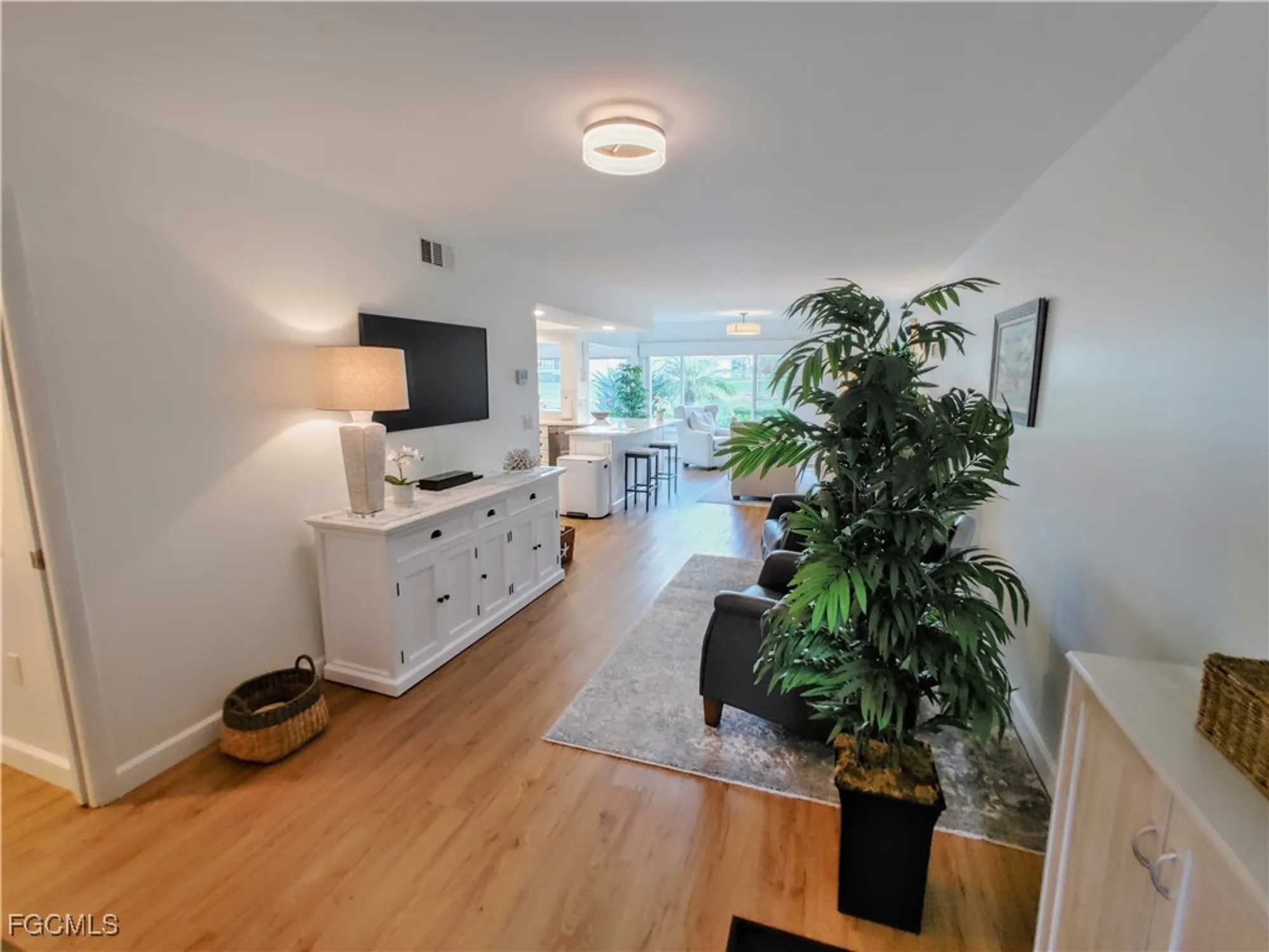 Property Slideshow image 14 of 39 | 5830 trailwinds dr 813, Fort Myers, FL, 33907