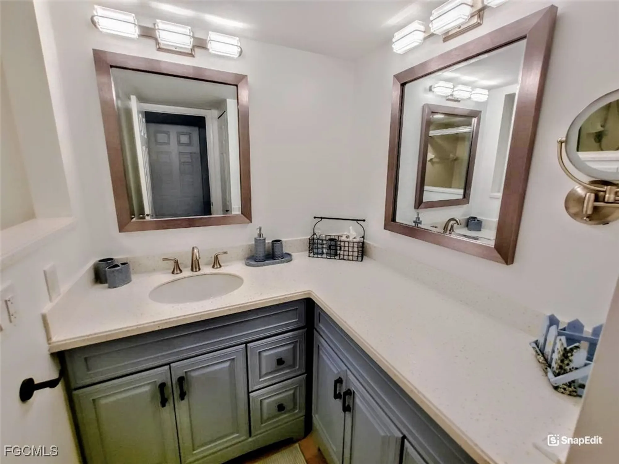 Property Slideshow image 18 of 39 | 5830 trailwinds dr 813, Fort Myers, FL, 33907