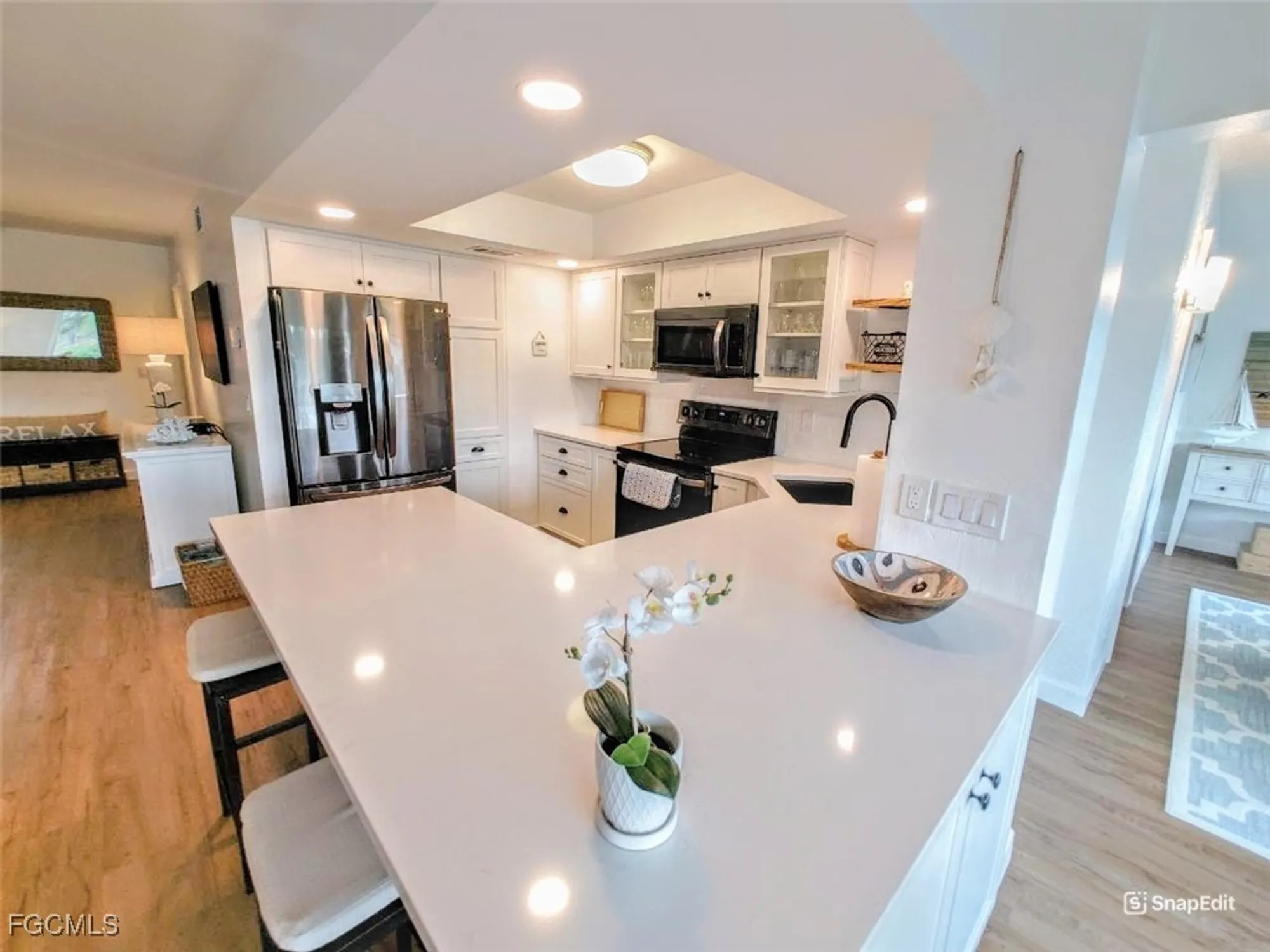 Property Slideshow image 1 of 39 | 5830 trailwinds dr 813, Fort Myers, FL, 33907