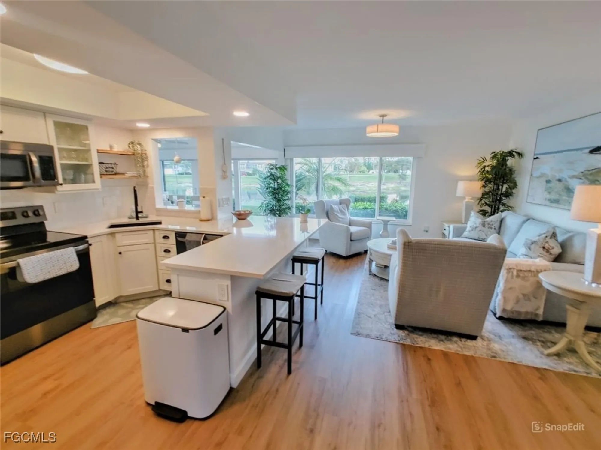 Property Slideshow image 10 of 39 | 5830 trailwinds dr 813, Fort Myers, FL, 33907