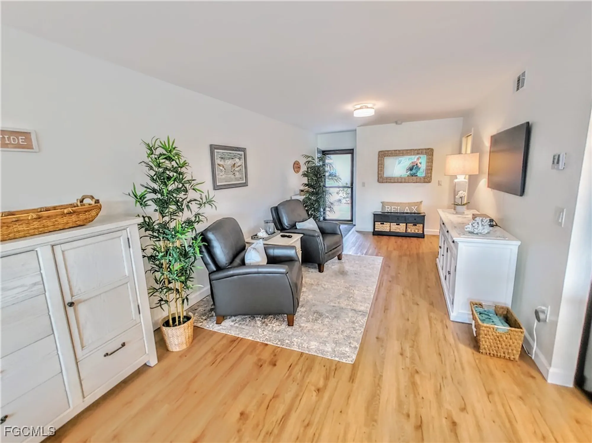 Property Slideshow image 12 of 39 | 5830 trailwinds dr 813, Fort Myers, FL, 33907