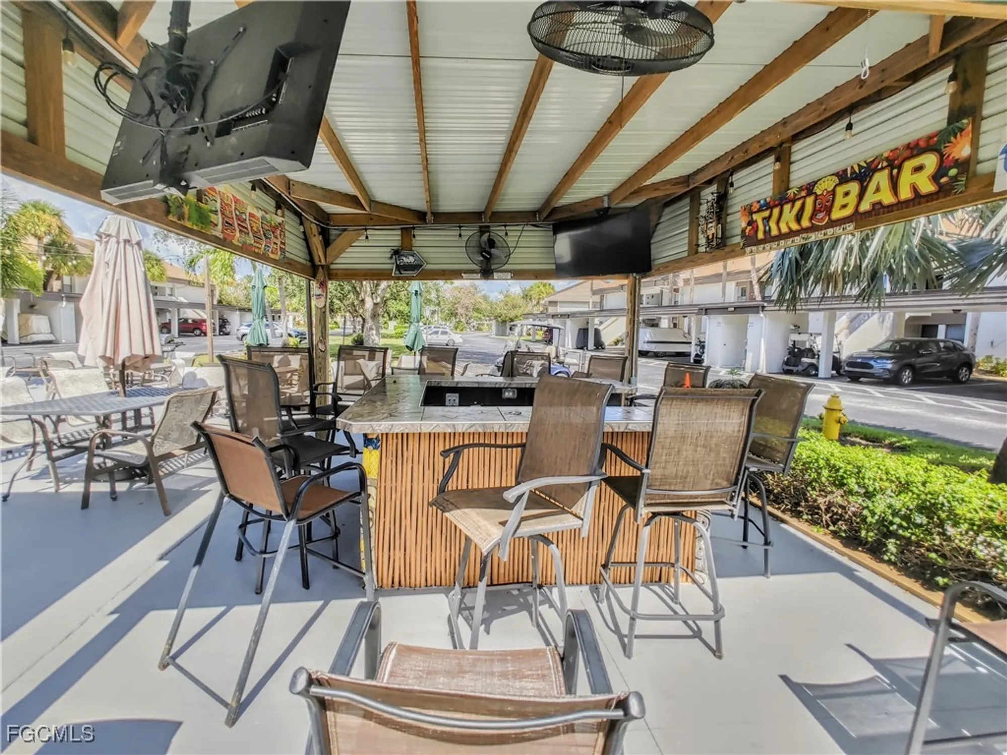 Property Slideshow image 28 of 39 | 5830 trailwinds dr 813, Fort Myers, FL, 33907