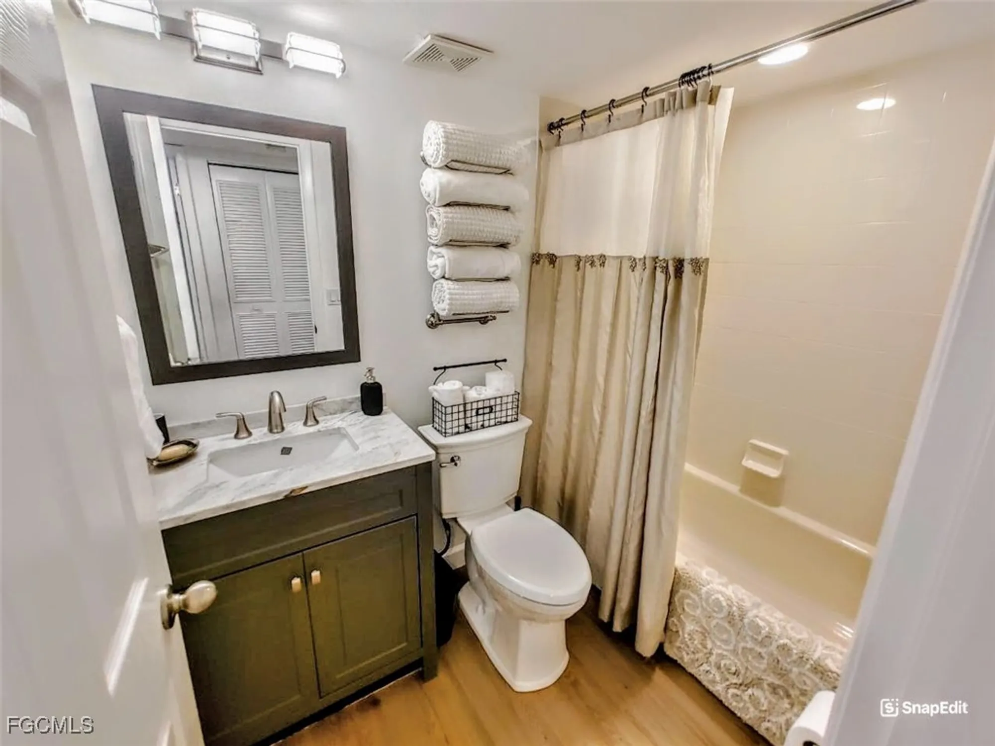 Property Slideshow image 23 of 39 | 5830 trailwinds dr 813, Fort Myers, FL, 33907