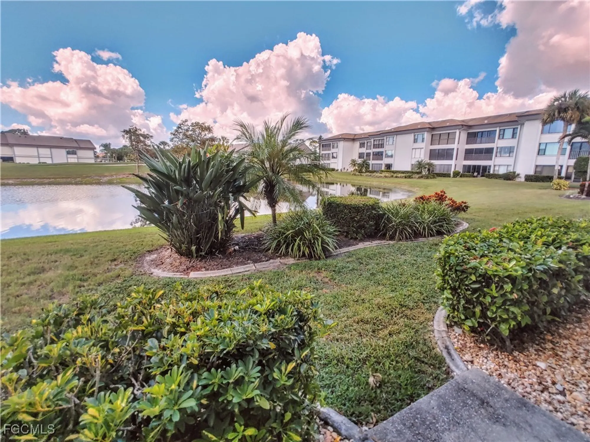 Property Slideshow image 30 of 39 | 5830 trailwinds dr 813, Fort Myers, FL, 33907