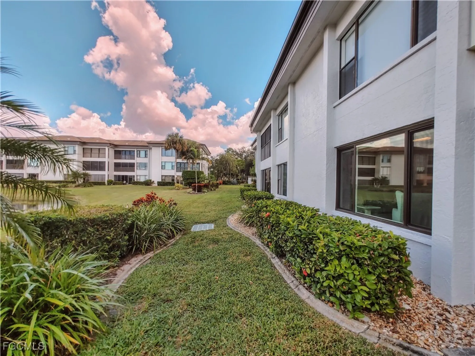 Property Slideshow image 32 of 39 | 5830 trailwinds dr 813, Fort Myers, FL, 33907