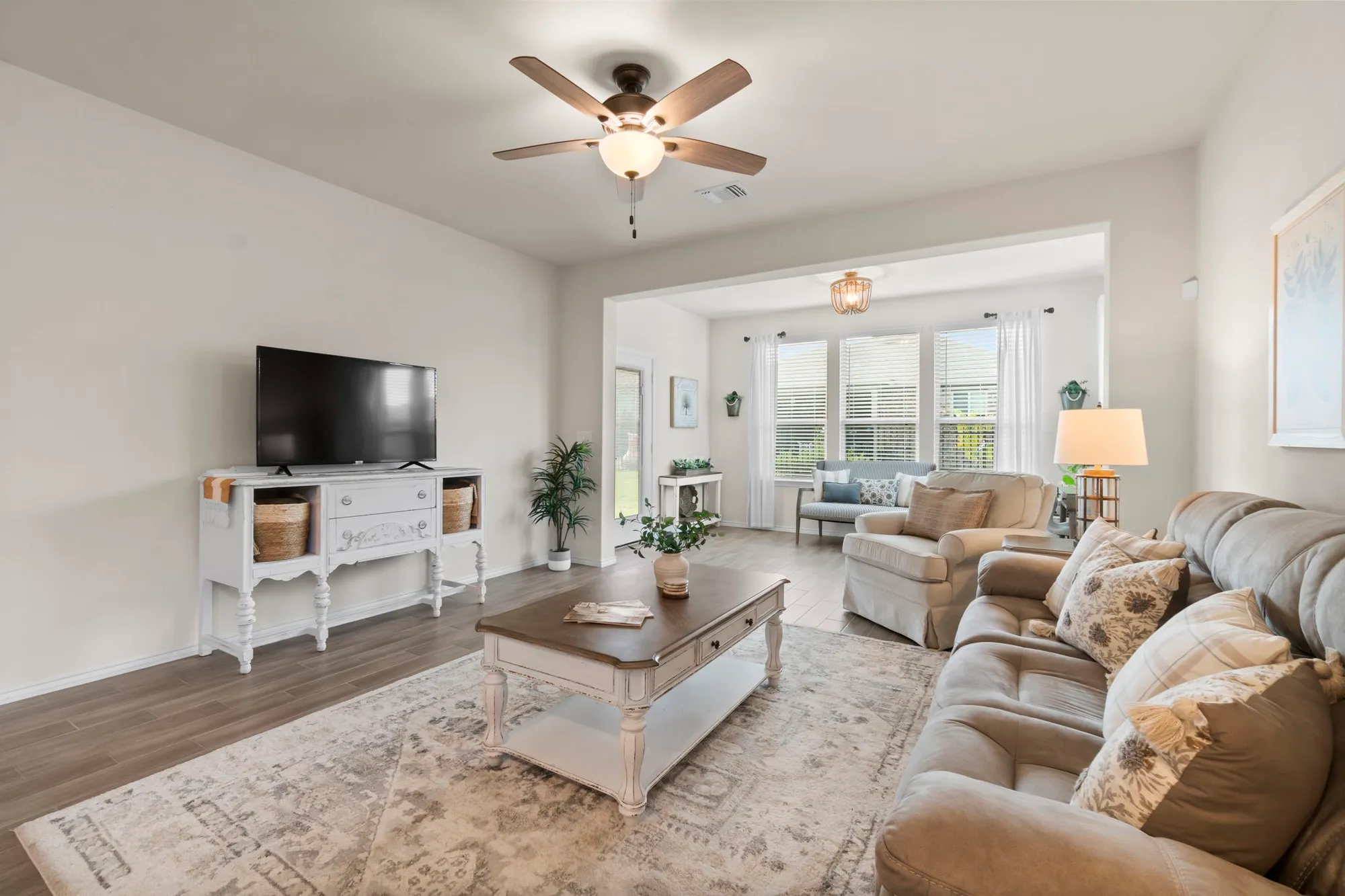 Property Slideshow image 13 of 42 | 242 flaxen chestnut, Spring, TX, 77382