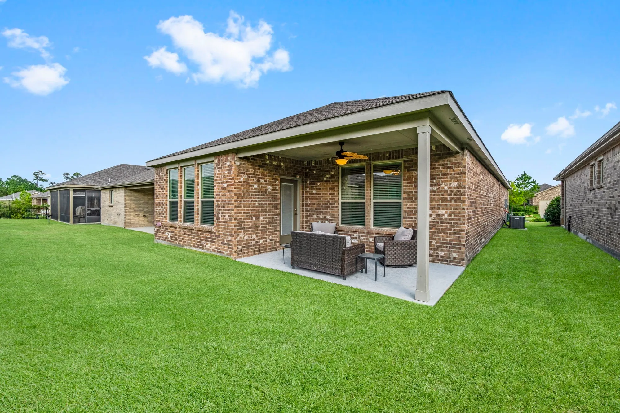 Property Slideshow image 25 of 42 | 242 flaxen chestnut, Spring, TX, 77382