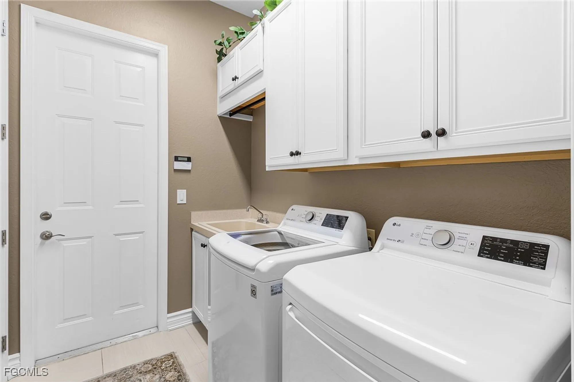 Property Slideshow image 19 of 44 | 3280 shady bnd, Fort Myers, FL, 33905