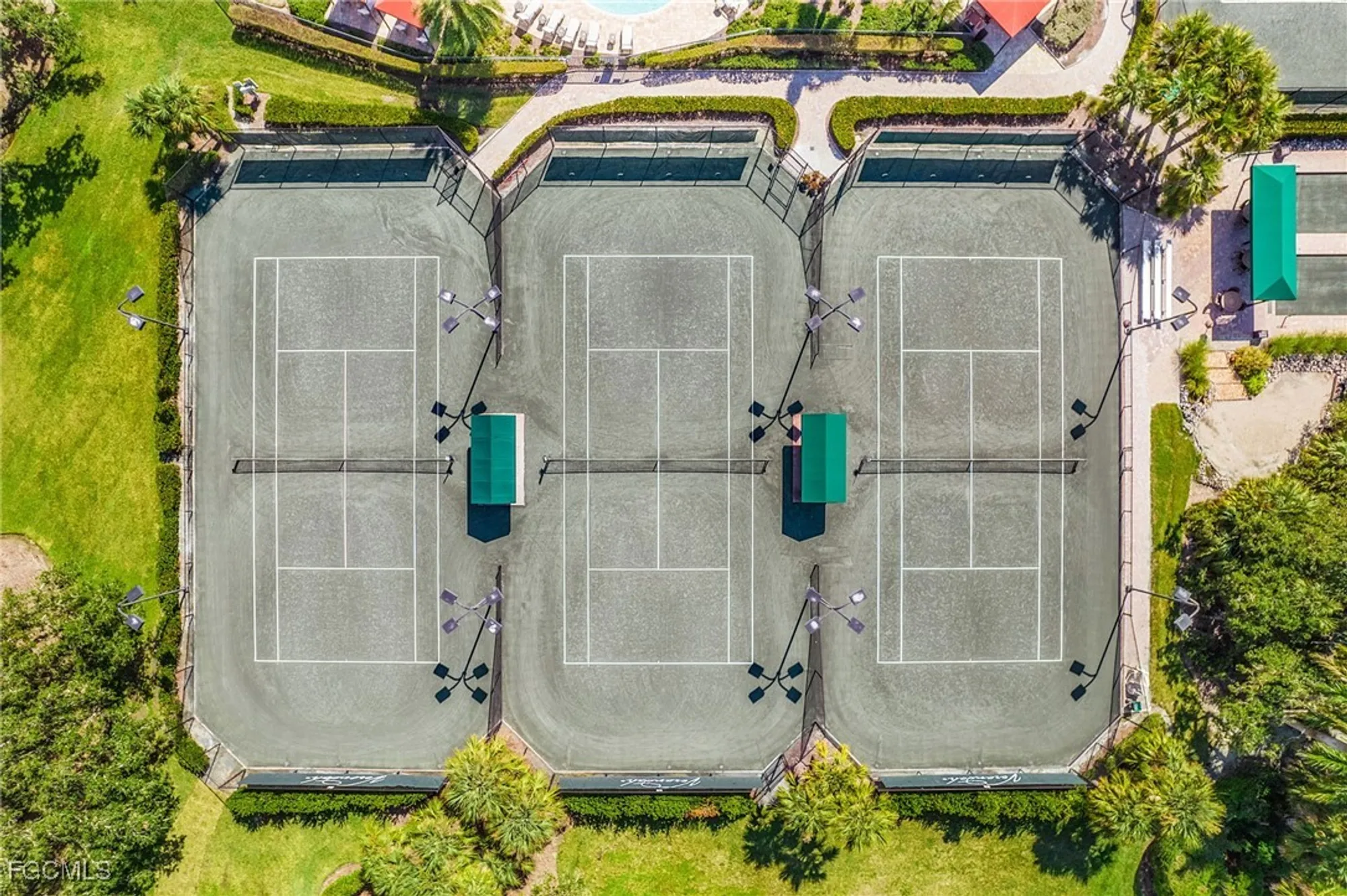 Property Slideshow image 33 of 44 | 3280 shady bnd, Fort Myers, FL, 33905