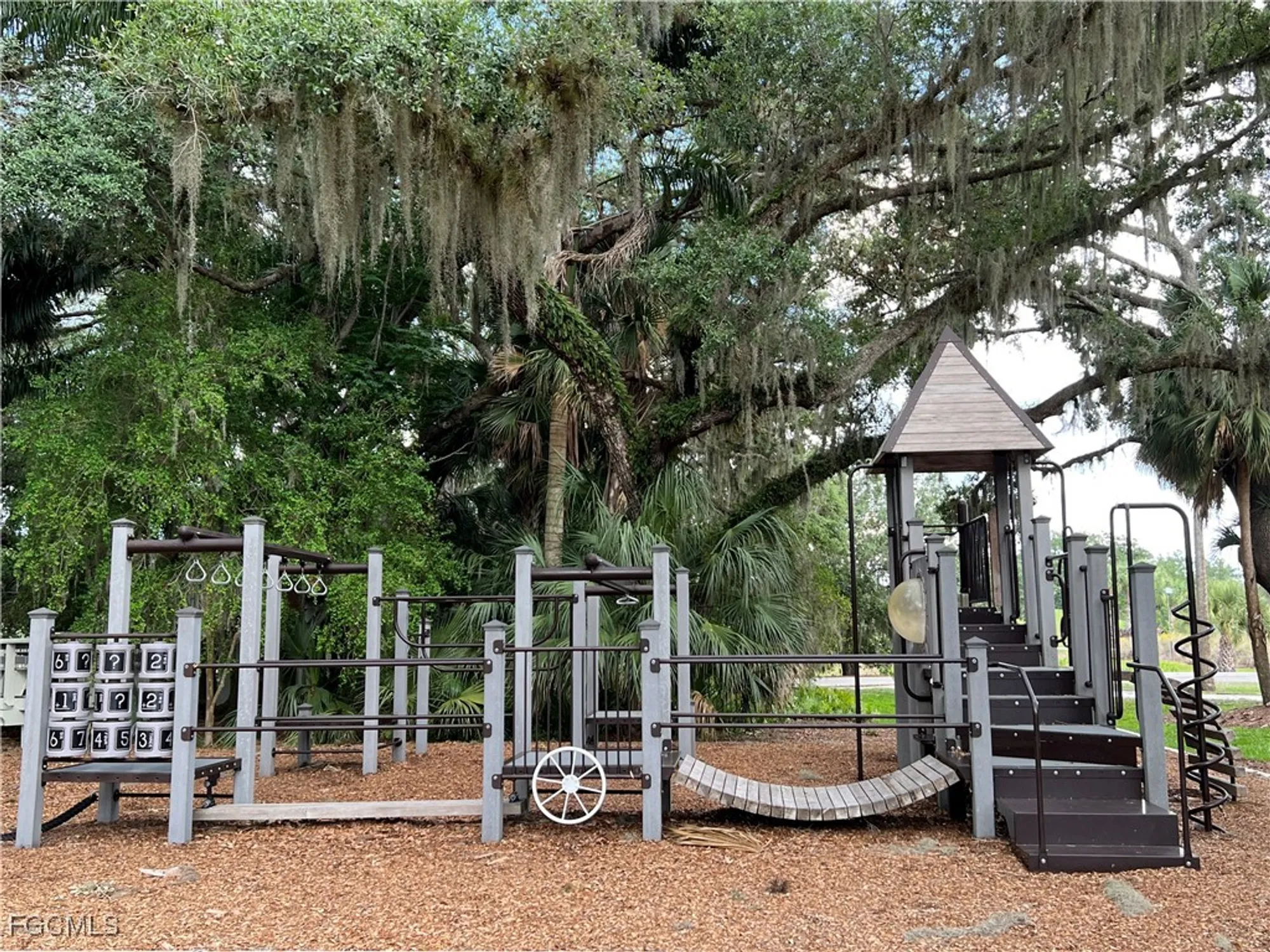 Property Slideshow image 41 of 44 | 3280 shady bnd, Fort Myers, FL, 33905