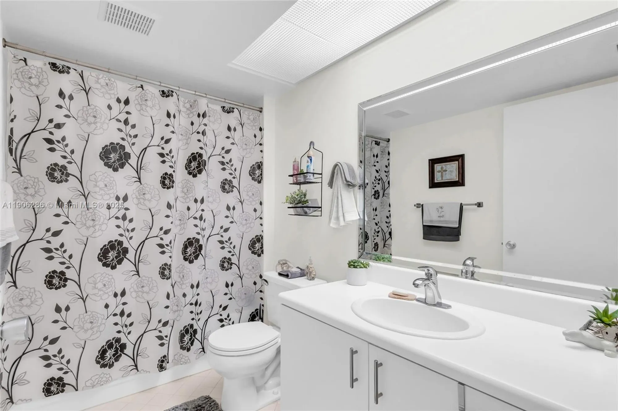 Property Slideshow image 8 of 23 | 801 sw 138th ave apt 310e, Pembroke Pines, FL, 33027
