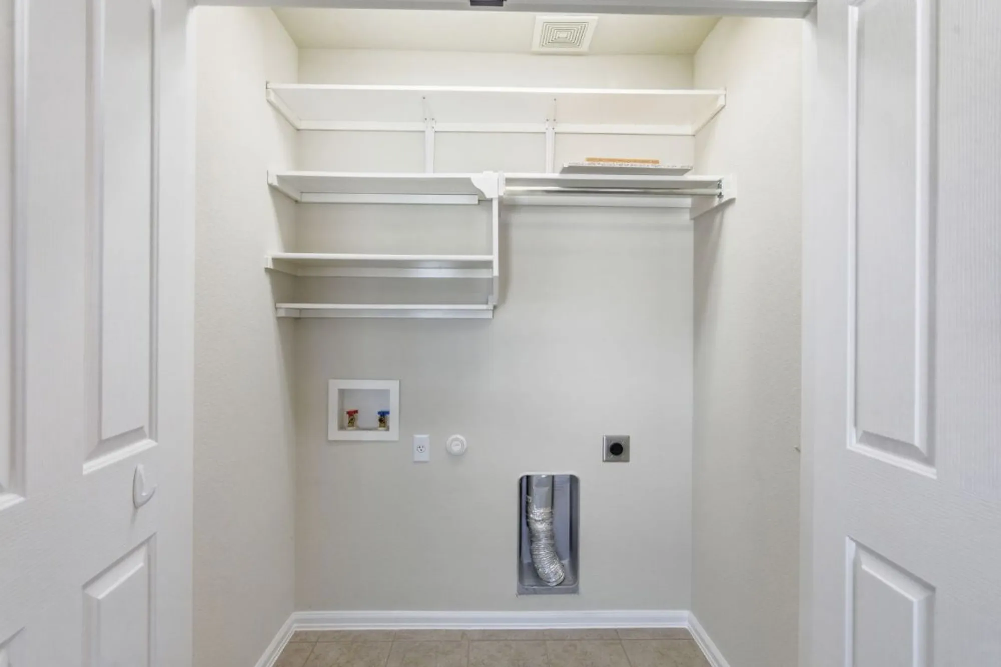 Property Slideshow image 16 of 24 | 537 salt creek ln, Georgetown, TX, 78633