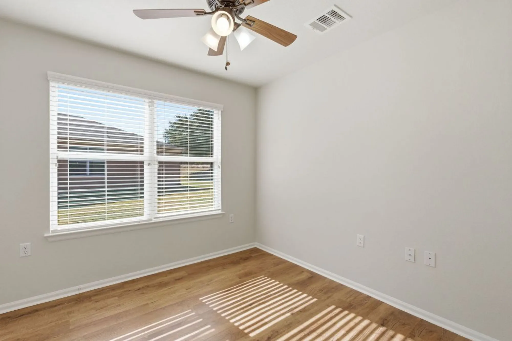 Property Slideshow image 11 of 24 | 537 salt creek ln, Georgetown, TX, 78633