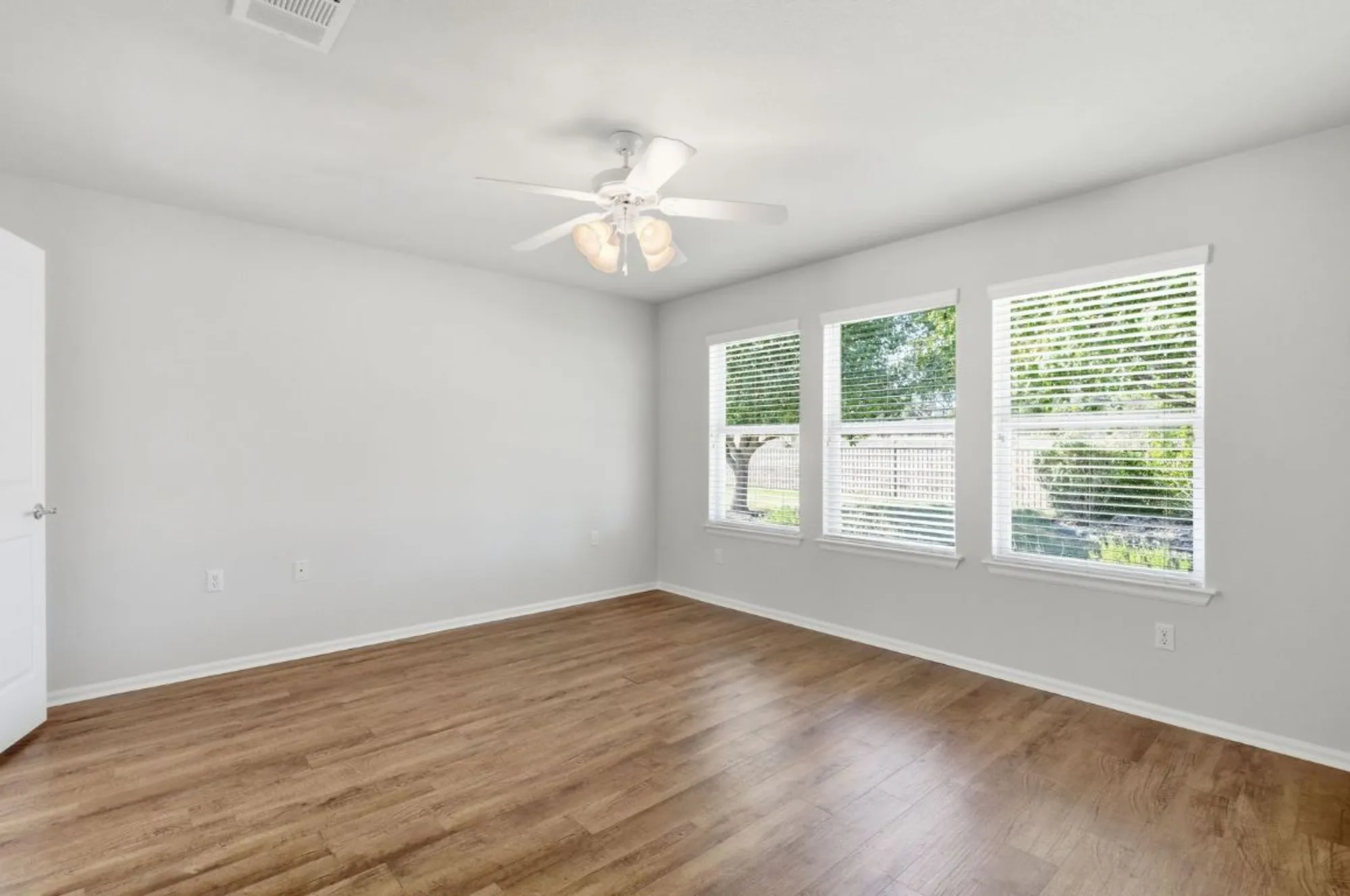 Property Slideshow image 8 of 24 | 537 salt creek ln, Georgetown, TX, 78633