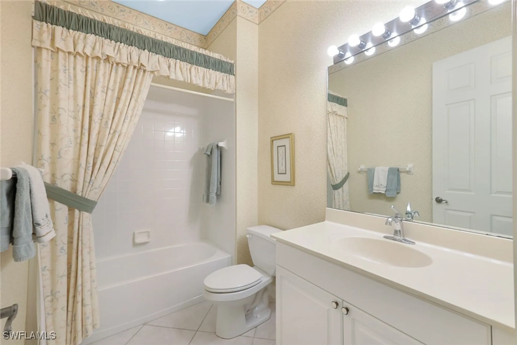 Property Slideshow image 26 of 50 | 795 bentwater cir 202, Naples, FL, 34108