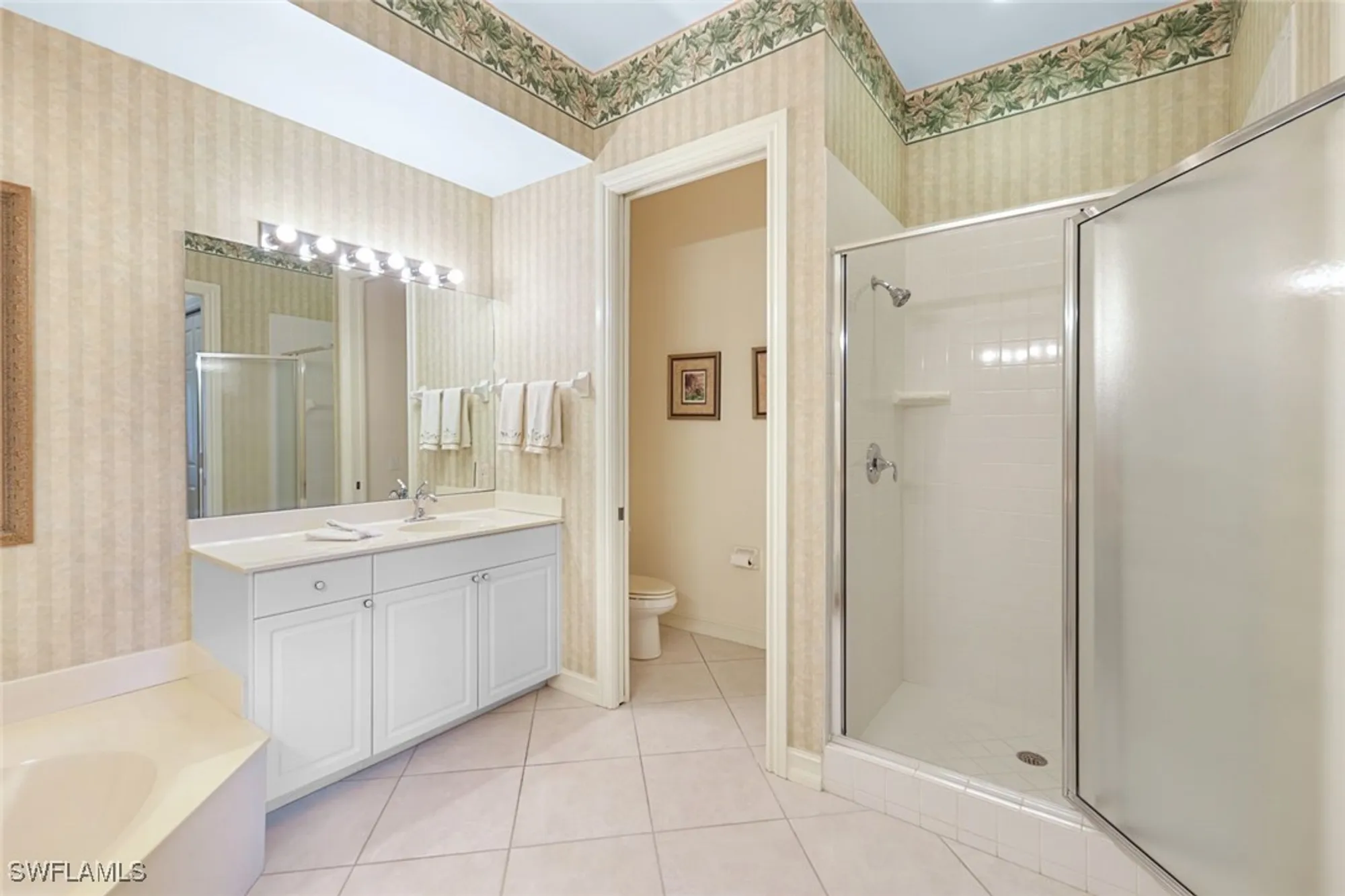 Property Slideshow image 23 of 50 | 795 bentwater cir 202, Naples, FL, 34108