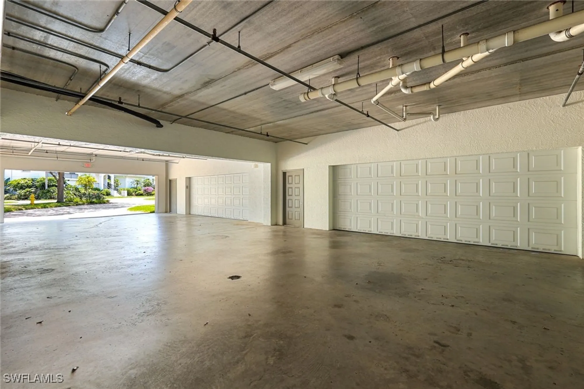 Property Slideshow image 32 of 50 | 795 bentwater cir 202, Naples, FL, 34108