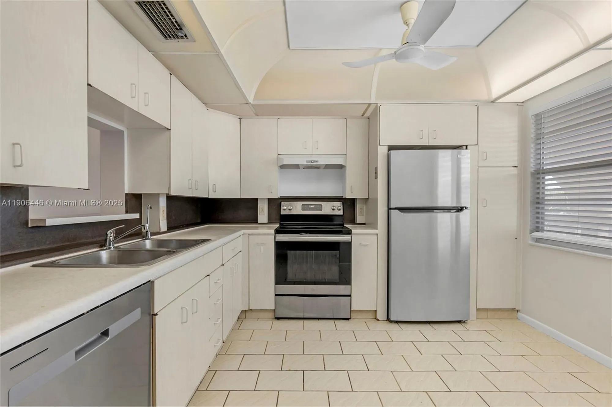 Property Slideshow image 11 of 26 | 4401 martinique ct apt c4, Coconut Creek, FL, 33066