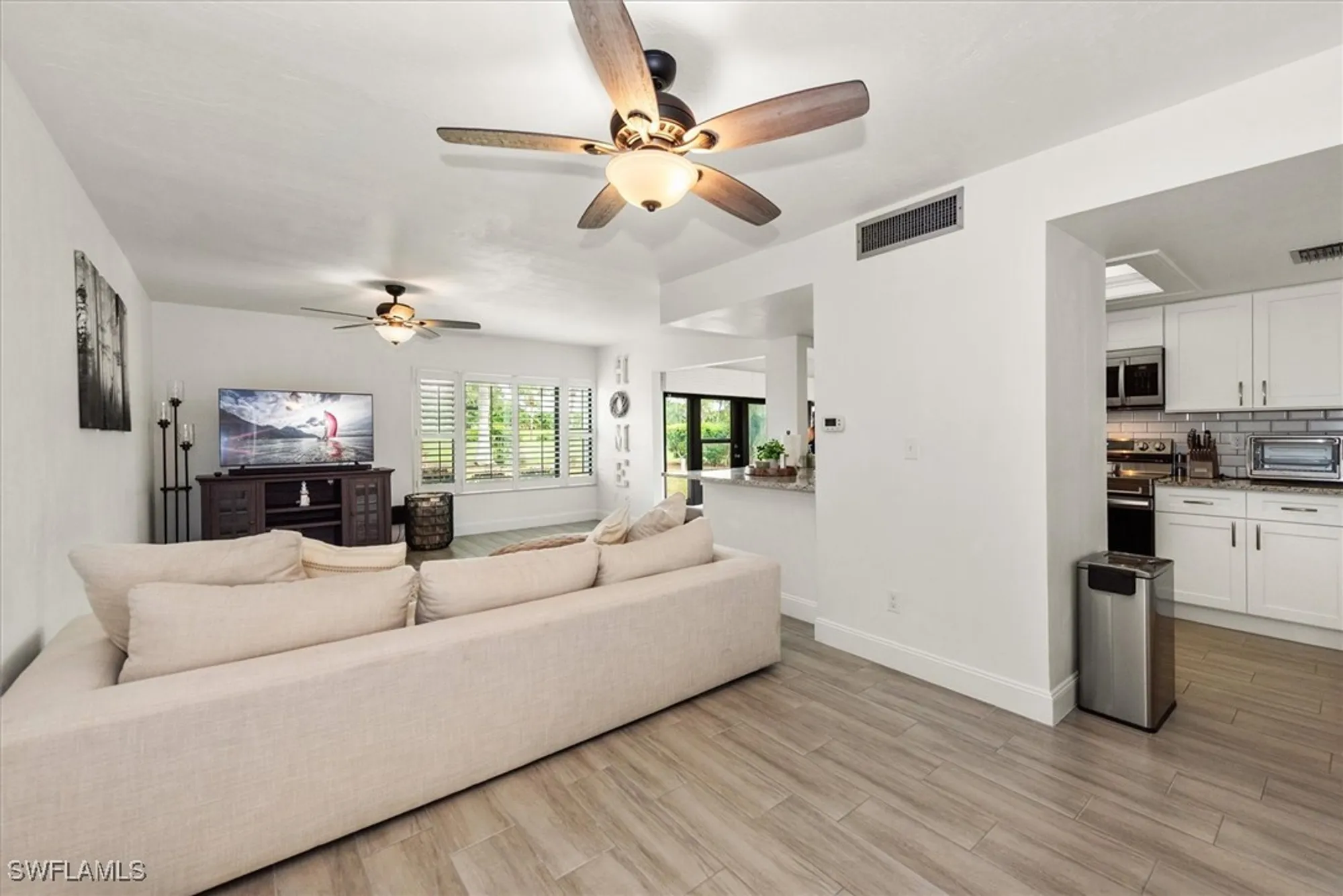 Property Slideshow image 5 of 31 | 5665 trailwinds dr 616, Fort Myers, FL, 33907