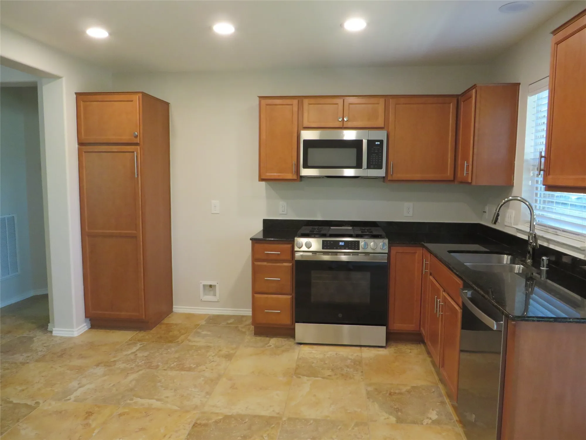 Property Slideshow image 5 of 19 | 1014 oleander way, Richmond, TX, 77469