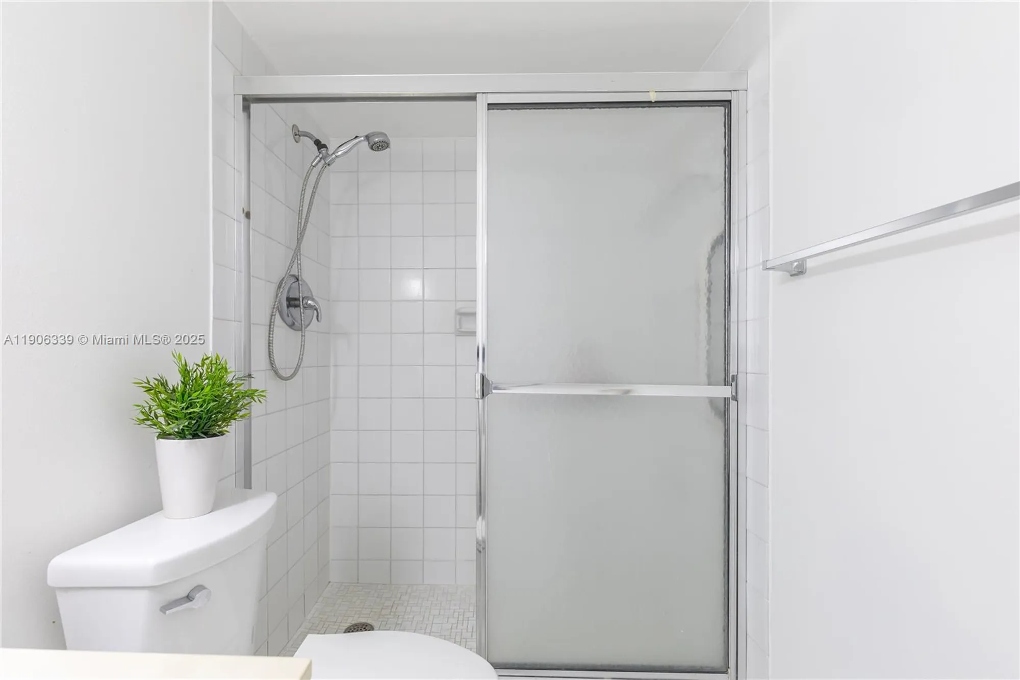 Property Slideshow image 18 of 36 | 1100 colony point cir apt 414, Pembroke Pines, FL, 33026