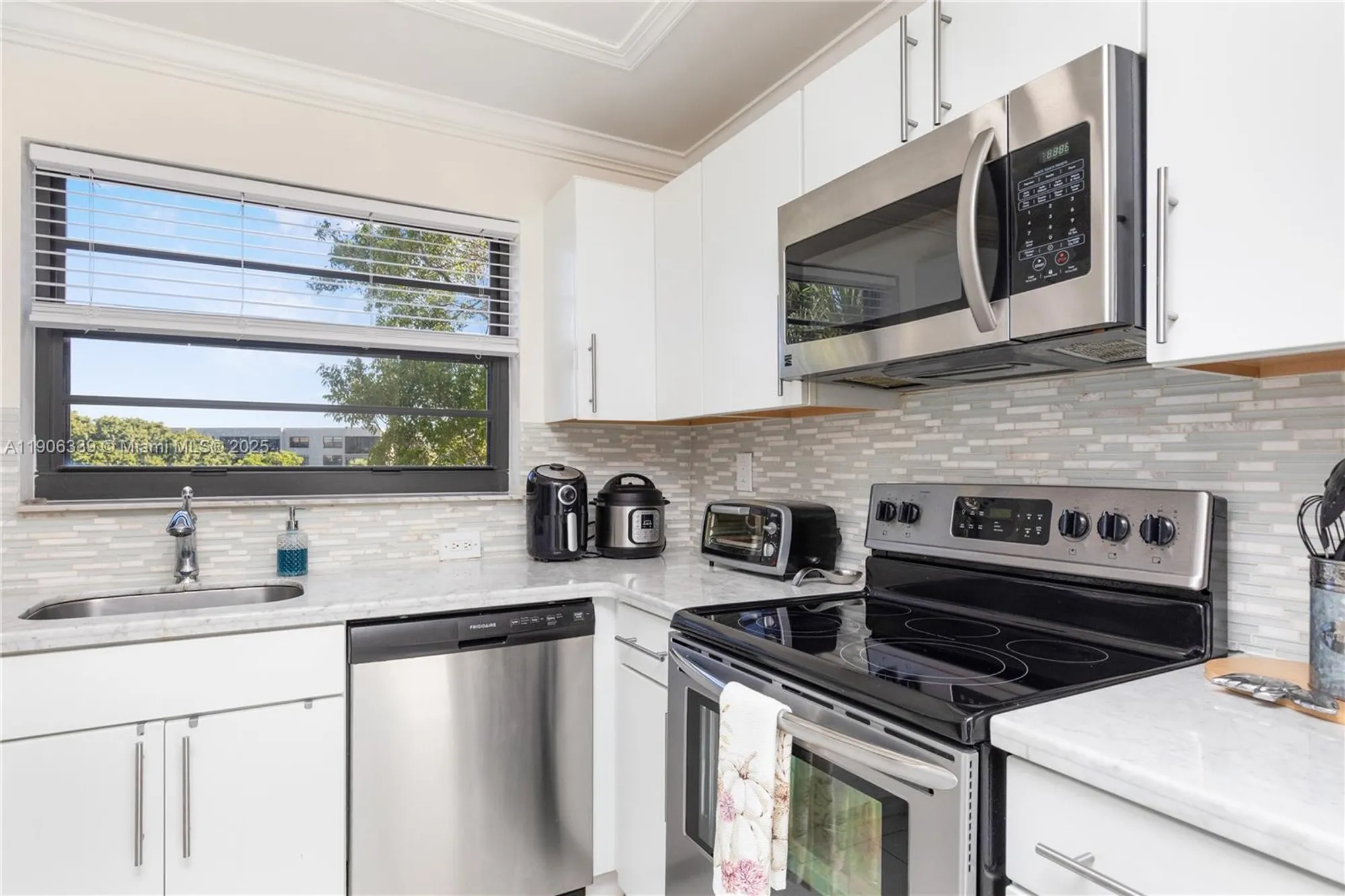 Property Slideshow image 25 of 36 | 1100 colony point cir apt 414, Pembroke Pines, FL, 33026