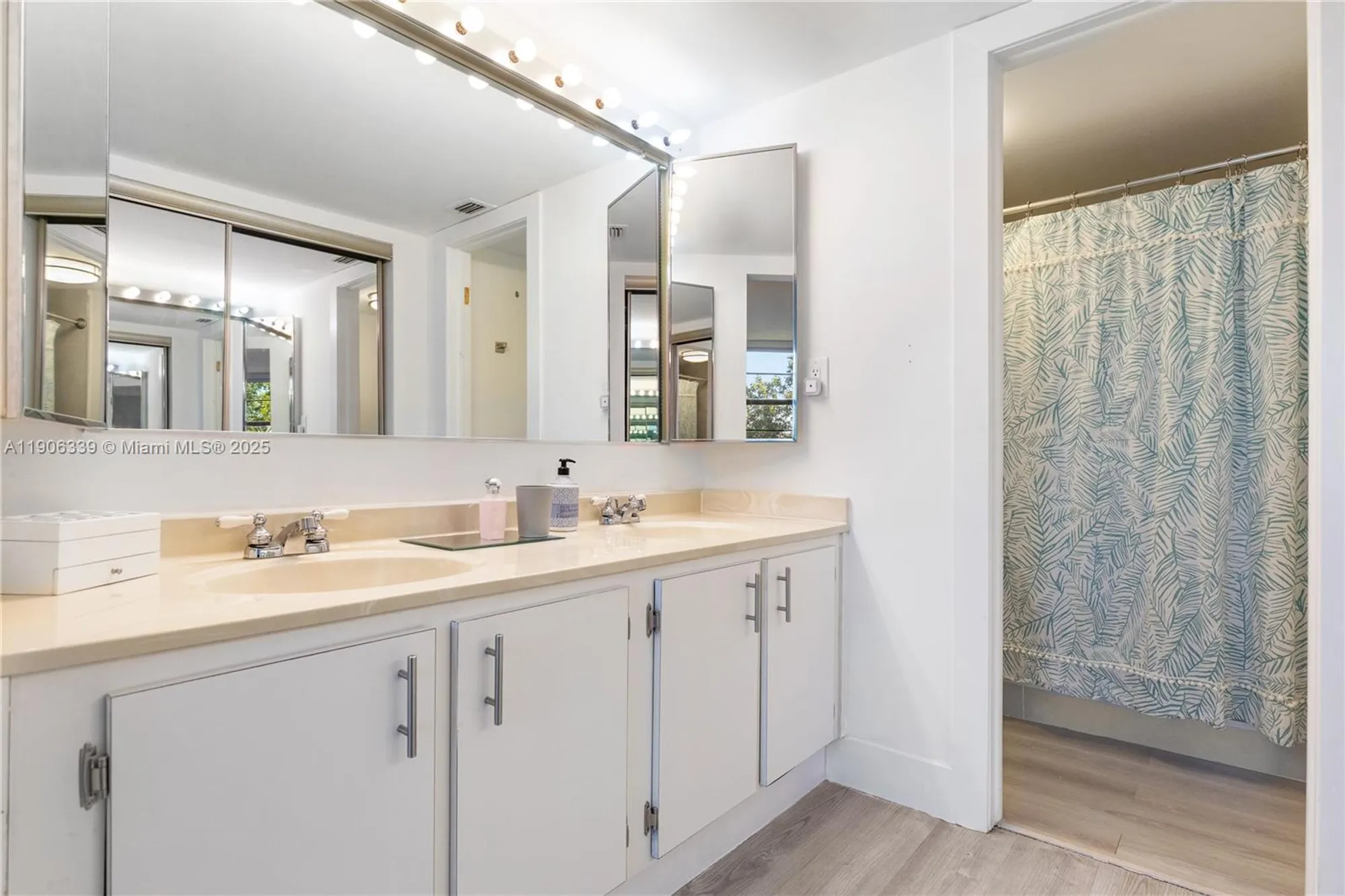 Property Slideshow image 31 of 36 | 1100 colony point cir apt 414, Pembroke Pines, FL, 33026