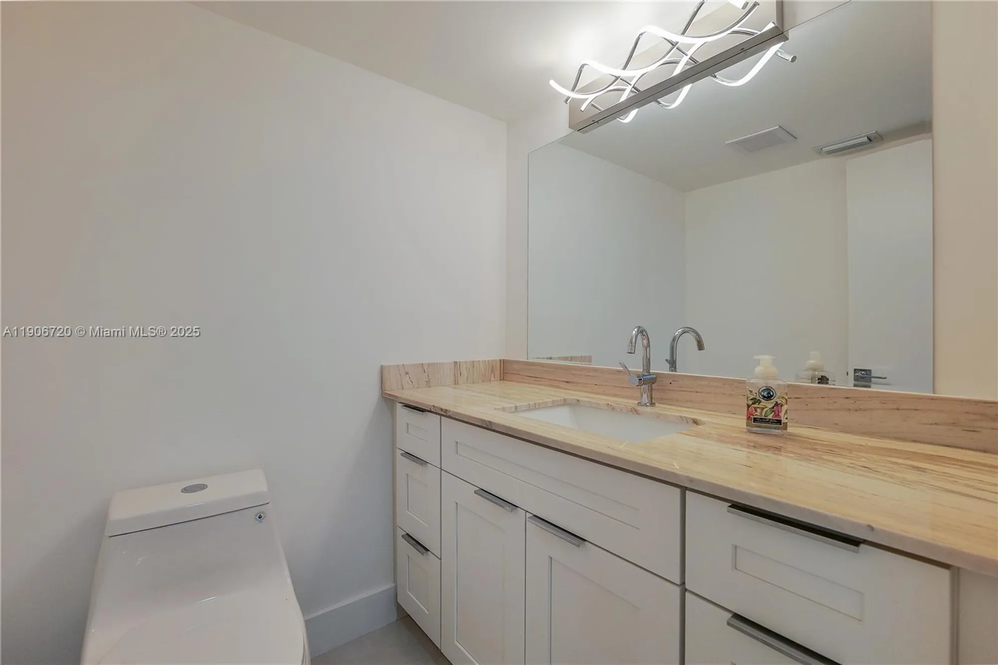 Property Slideshow image 16 of 31 | 4770 nw 21st st 302, Lauderhill, FL, 33313