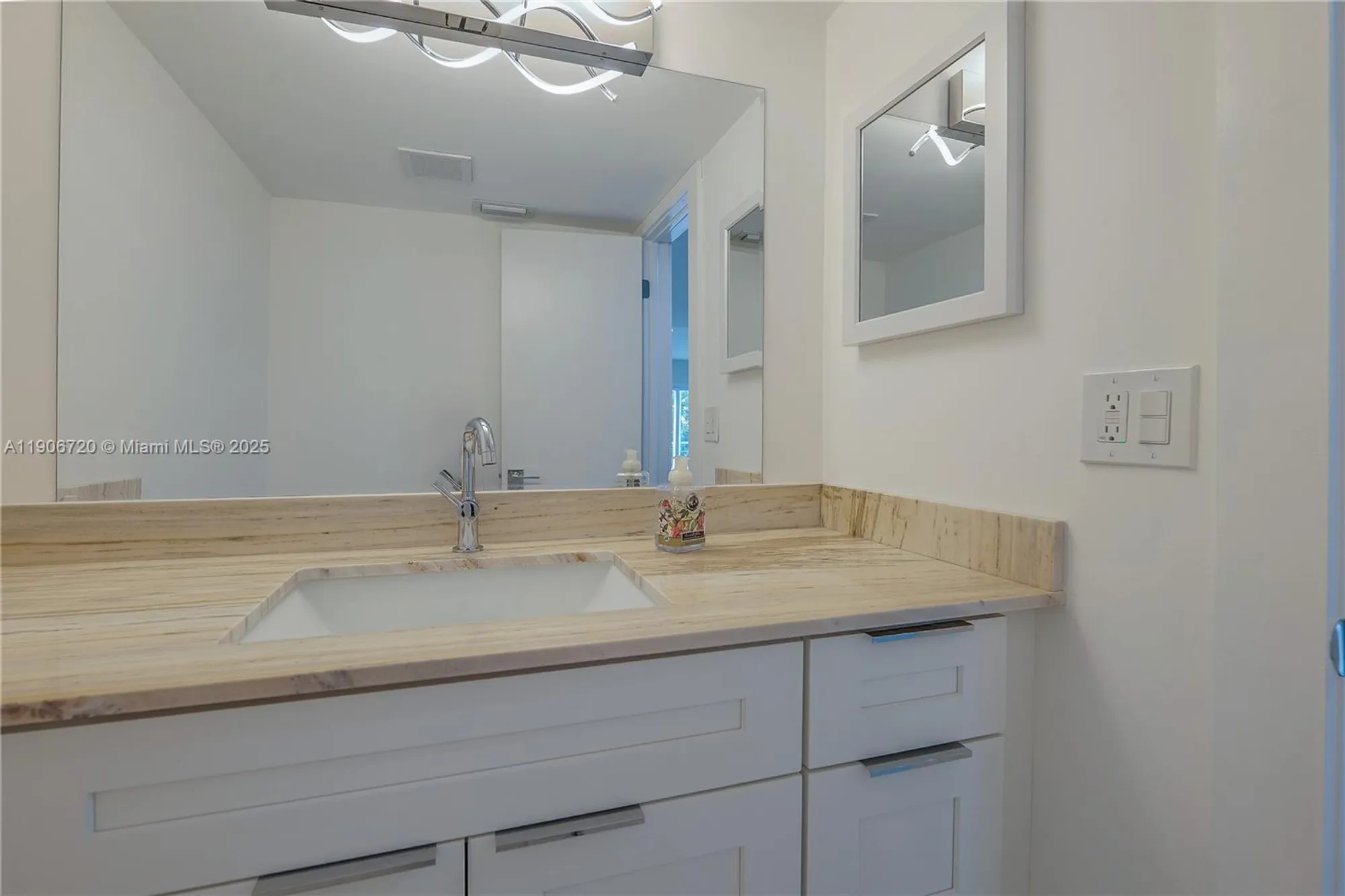 Property Slideshow image 17 of 31 | 4770 nw 21st st 302, Lauderhill, FL, 33313