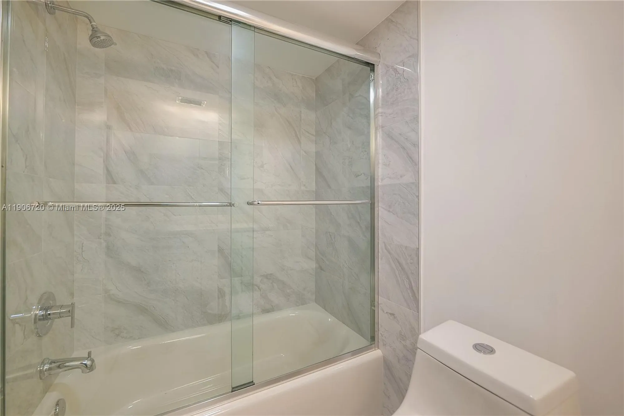 Property Slideshow image 13 of 31 | 4770 nw 21st st 302, Lauderhill, FL, 33313