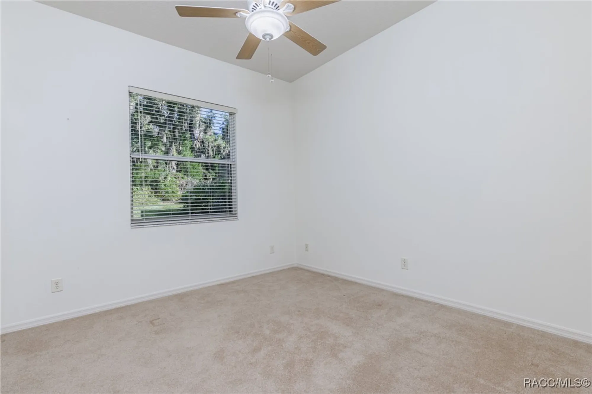 Property Slideshow image 22 of 51 | 1056 w beagle run loop, Hernando, FL, 34442