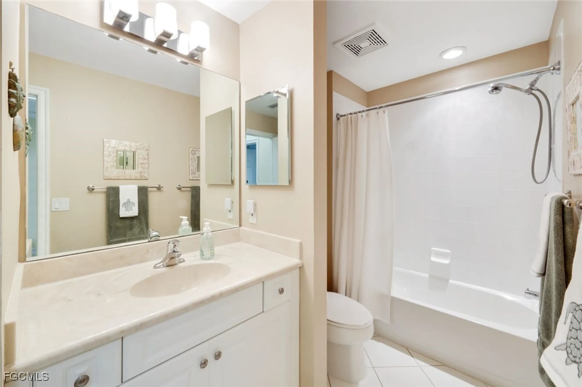 Property Slideshow image 19 of 36 | 10530 amiata way 105, Fort Myers, FL, 33913