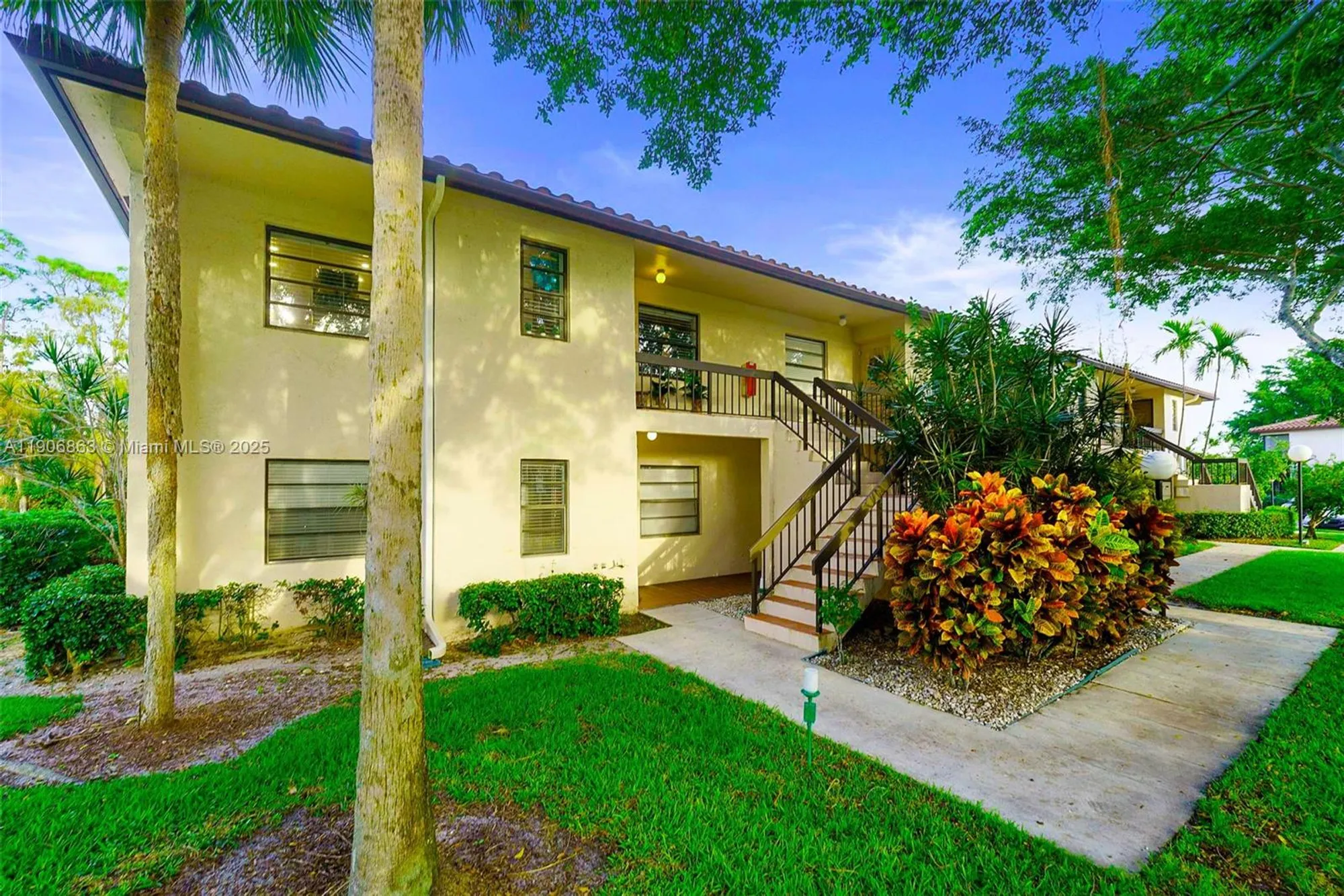 Property Slideshow image 2 of 40 | 21578 juego cir apt 26h, Boca Raton, FL, 33433