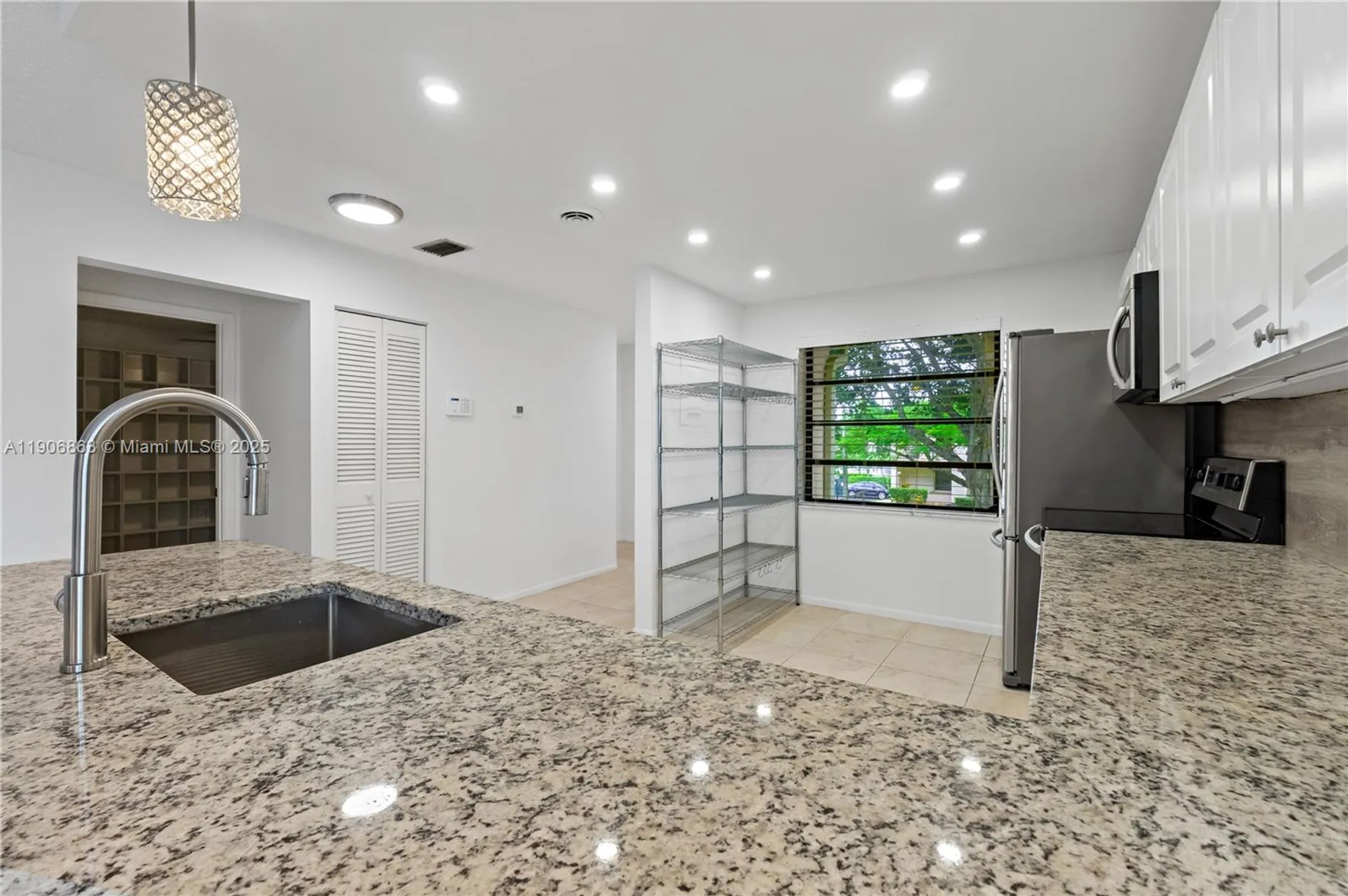 Property Slideshow image 4 of 40 | 21578 juego cir apt 26h, Boca Raton, FL, 33433