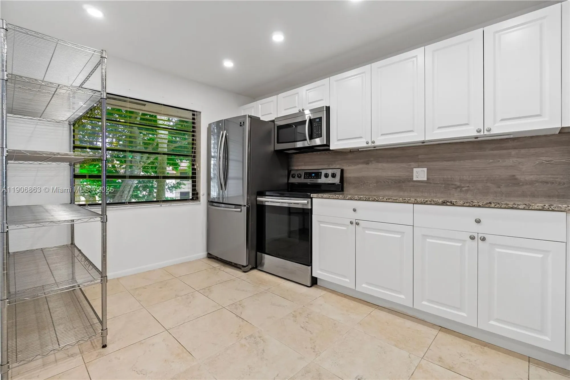 Property Slideshow image 7 of 40 | 21578 juego cir apt 26h, Boca Raton, FL, 33433