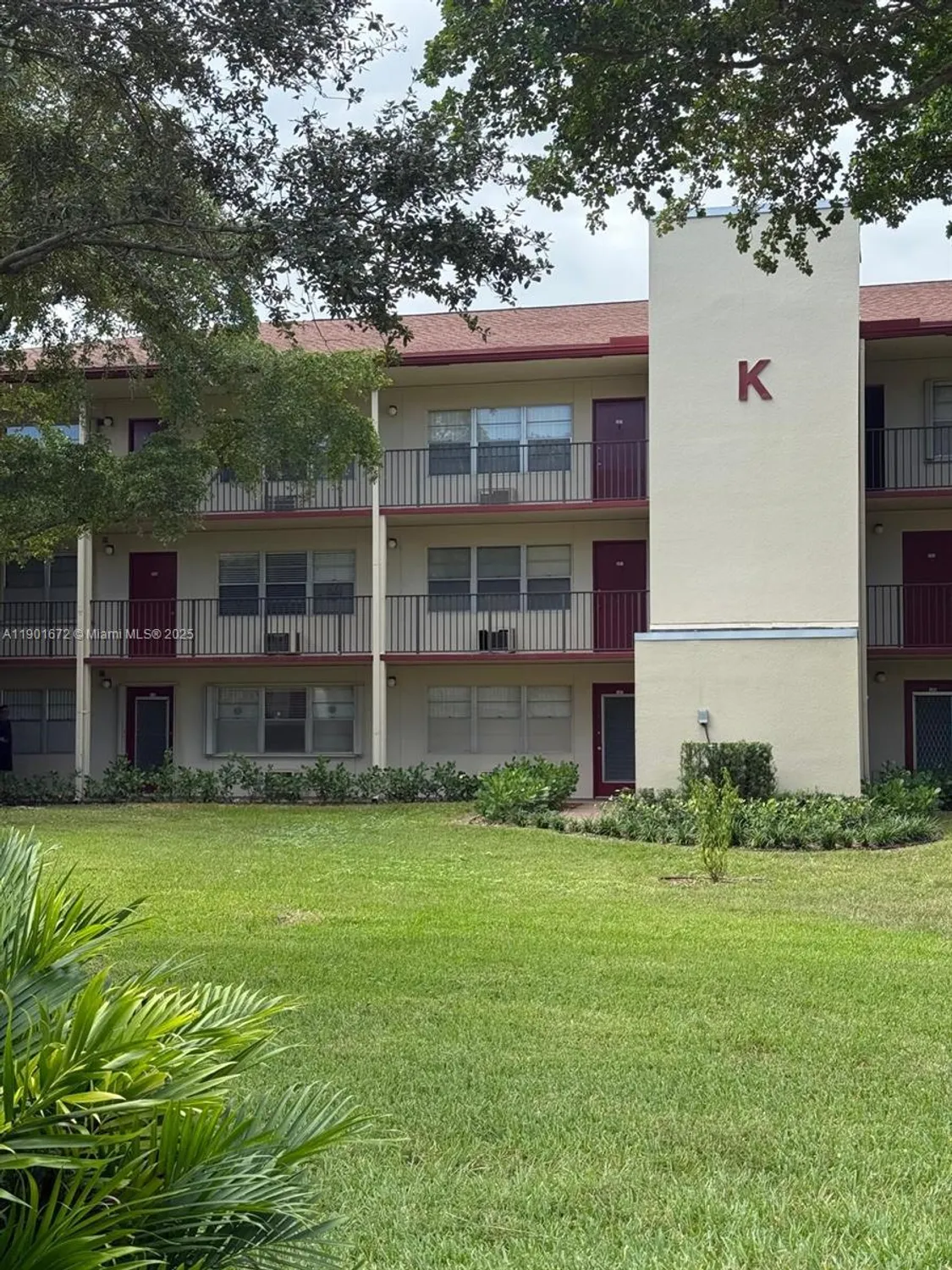 Property Slideshow image 1 of 16 | 100 sw 132nd way 205k, Pembroke Pines, FL, 33027