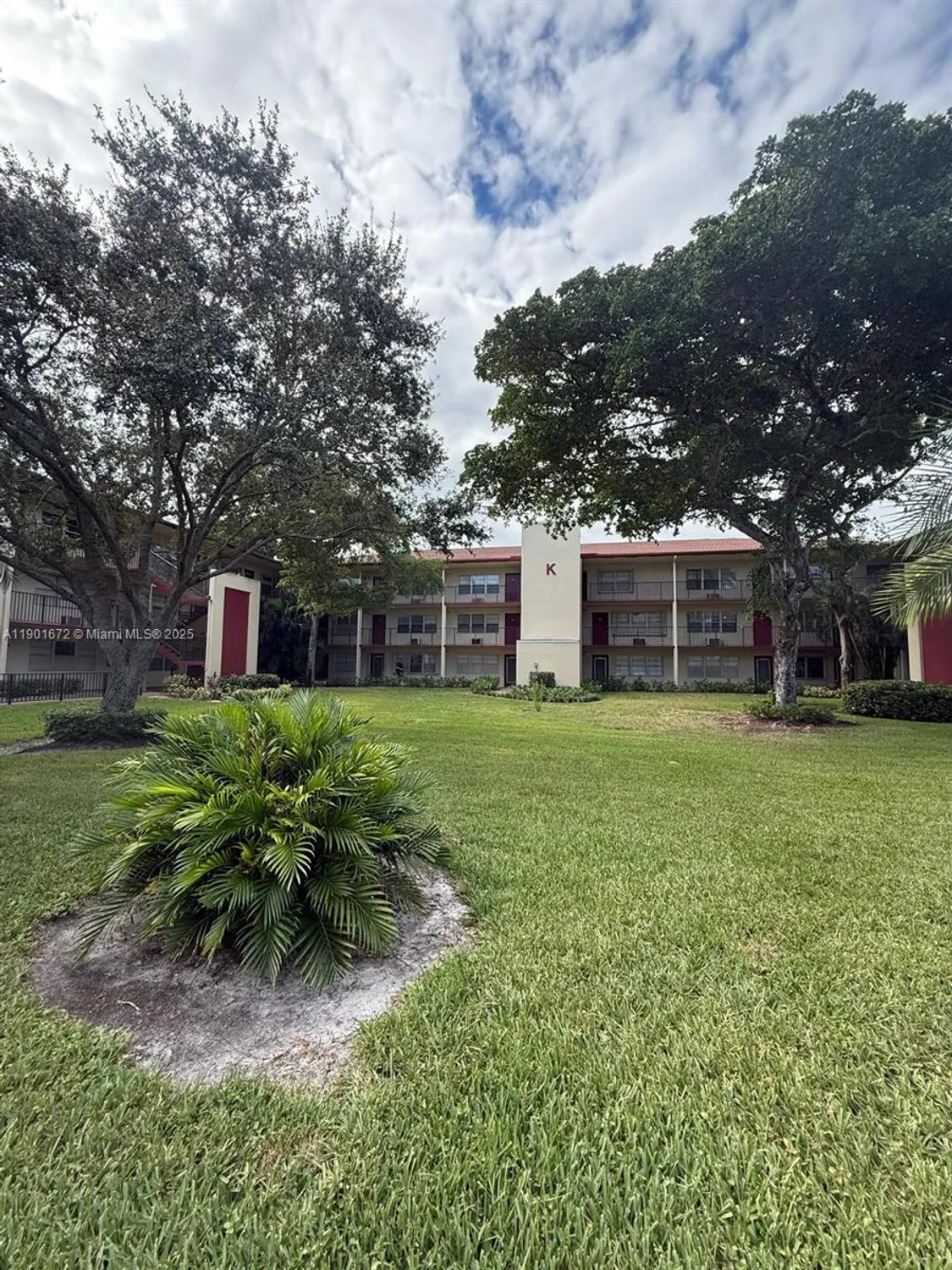 Property Slideshow image 13 of 16 | 100 sw 132nd way 205k, Pembroke Pines, FL, 33027