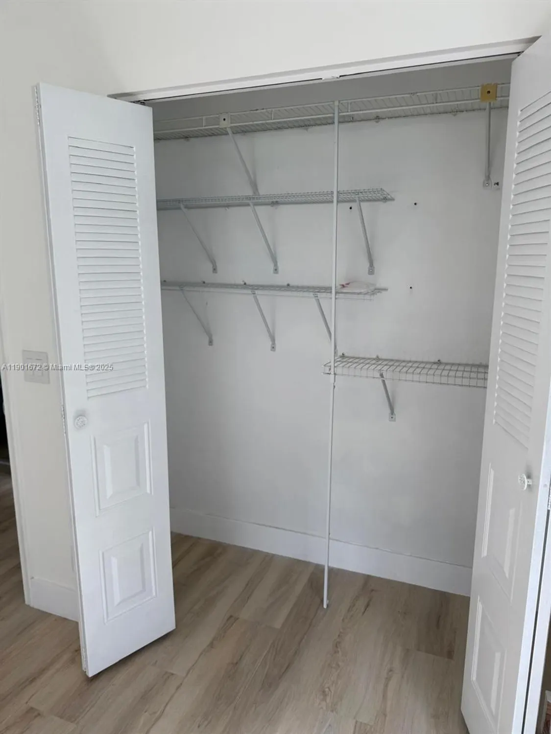 Property Slideshow image 8 of 16 | 100 sw 132nd way 205k, Pembroke Pines, FL, 33027