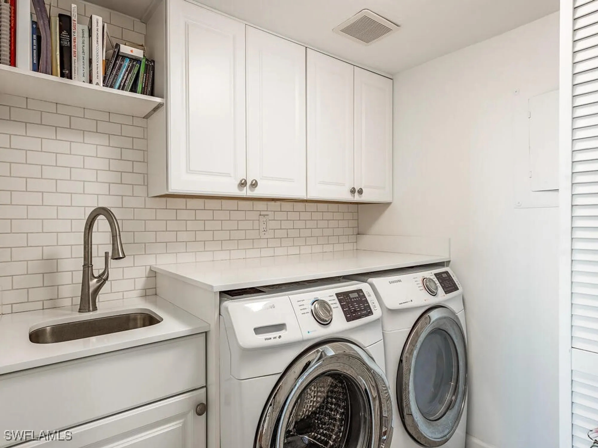 Property Slideshow image 14 of 15 | 222 harbour dr 503, Naples, FL, 34103