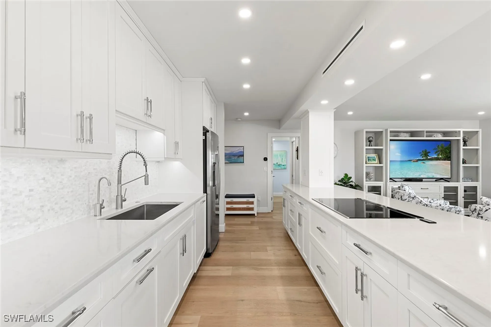 Property Slideshow image 10 of 39 | 3401 gulf shore blvd 506, Naples, FL, 34103