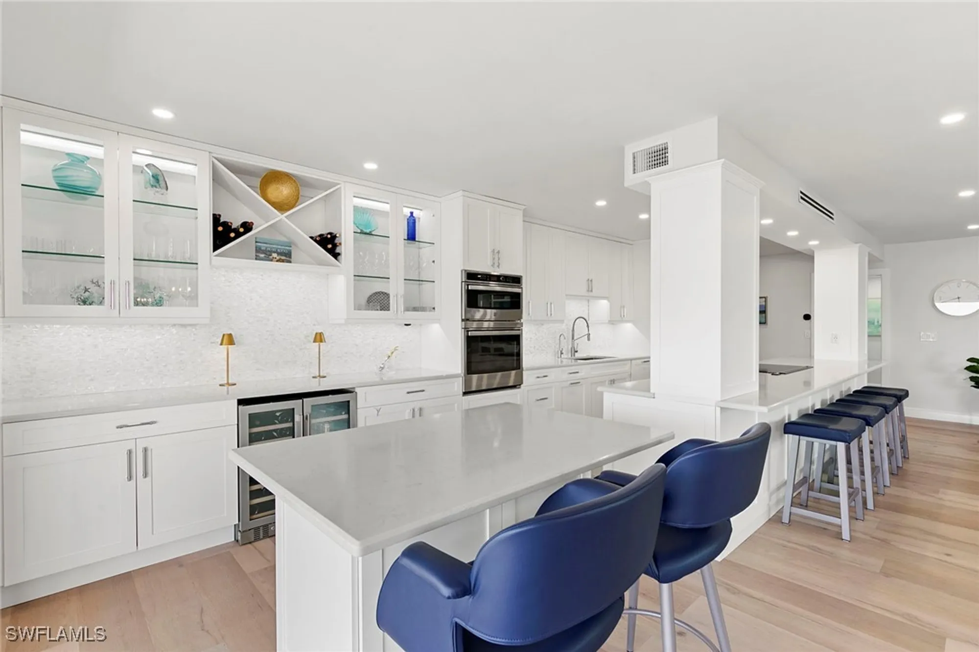 Property Slideshow image 4 of 39 | 3401 gulf shore blvd 506, Naples, FL, 34103