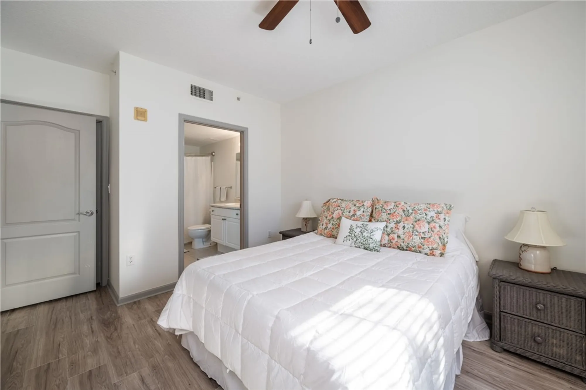 Property Slideshow image 16 of 35 | 5095 fairways cir apt i204, Vero Beach, FL, 32967