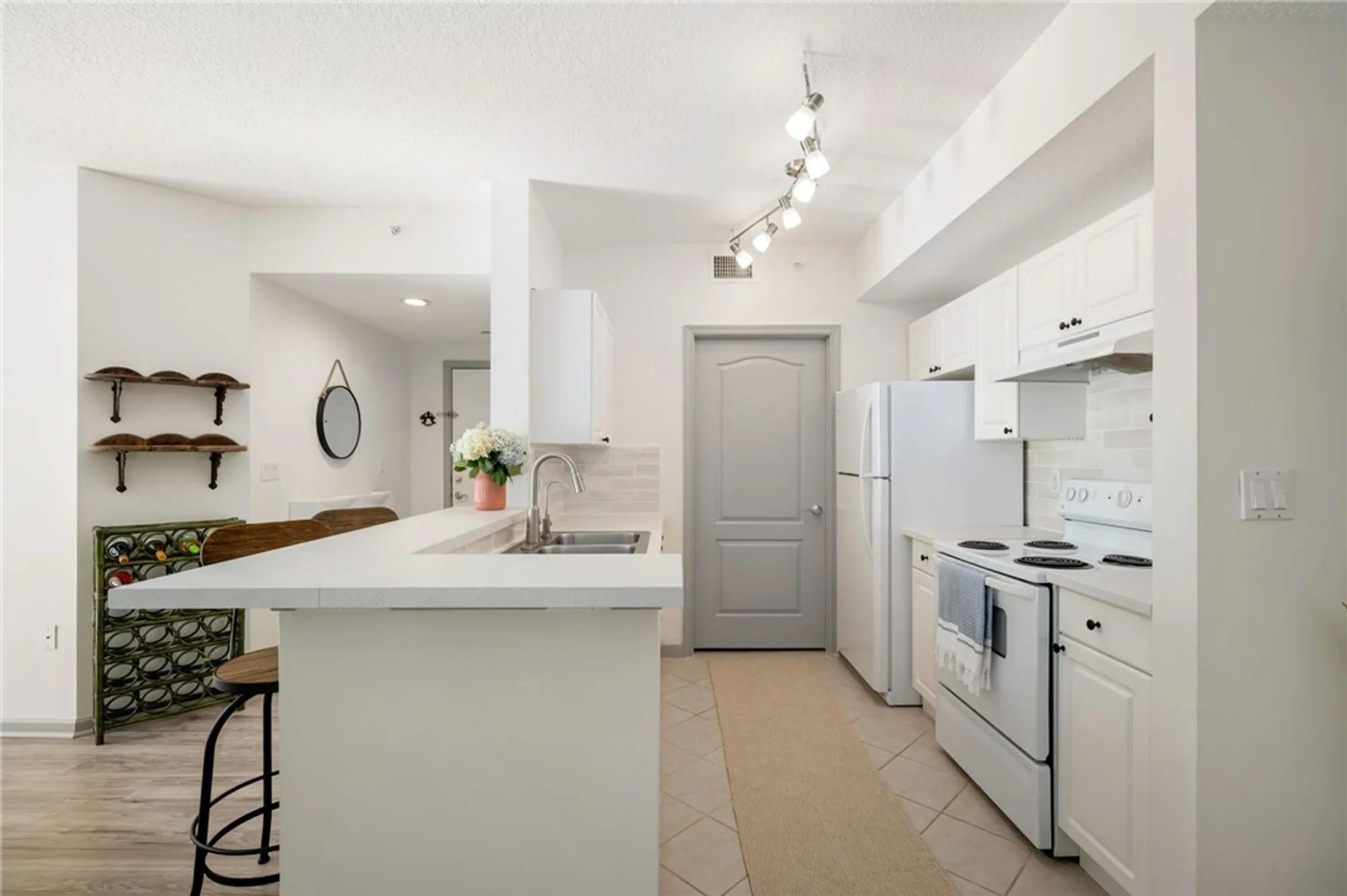 Property Slideshow image 10 of 35 | 5095 fairways cir apt i204, Vero Beach, FL, 32967