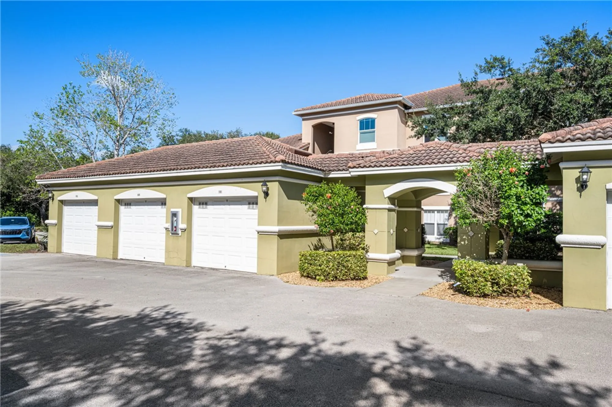 Property Slideshow image 2 of 35 | 5095 fairways cir apt i204, Vero Beach, FL, 32967