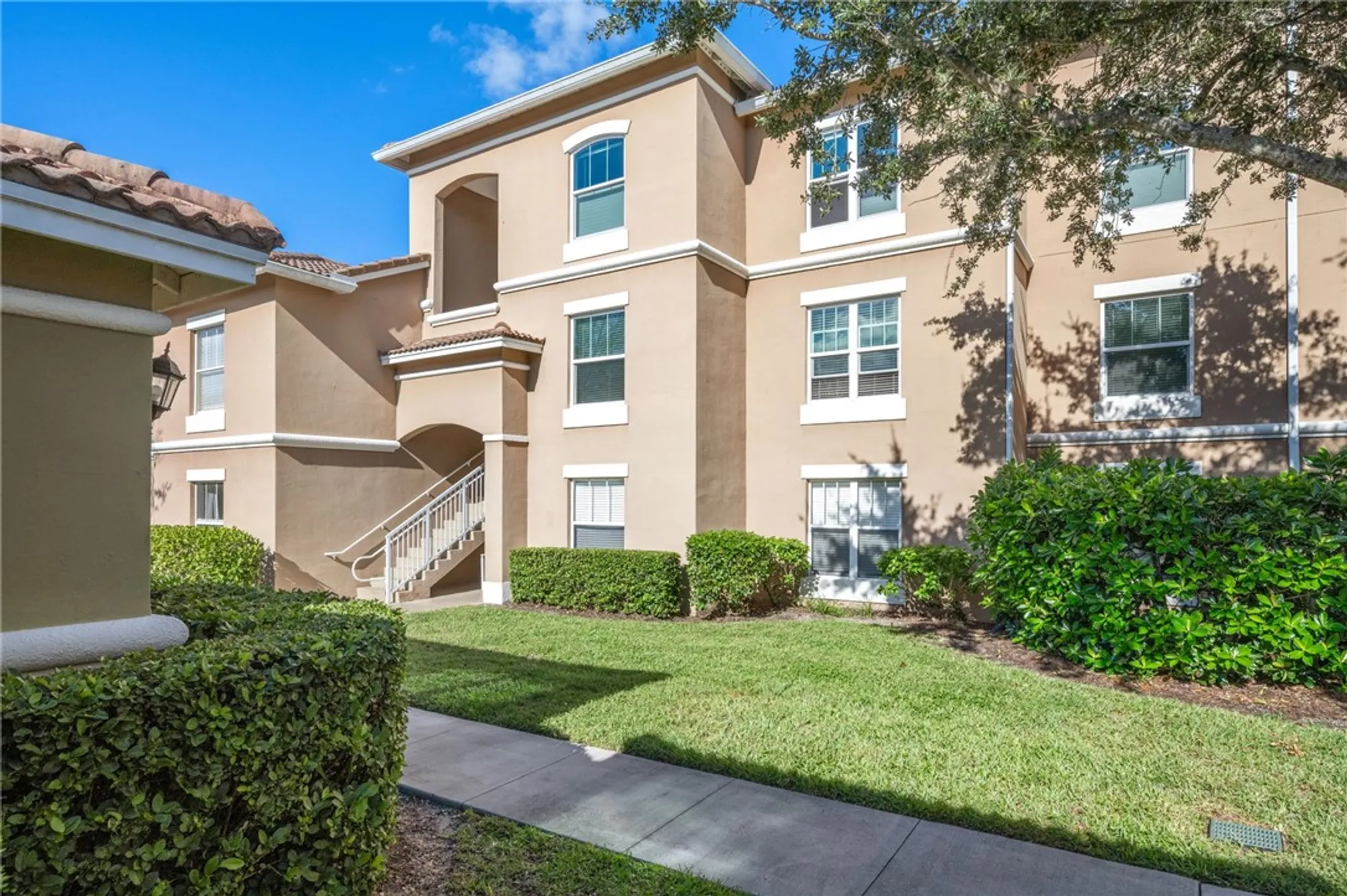 Property Slideshow image 4 of 35 | 5095 fairways cir apt i204, Vero Beach, FL, 32967