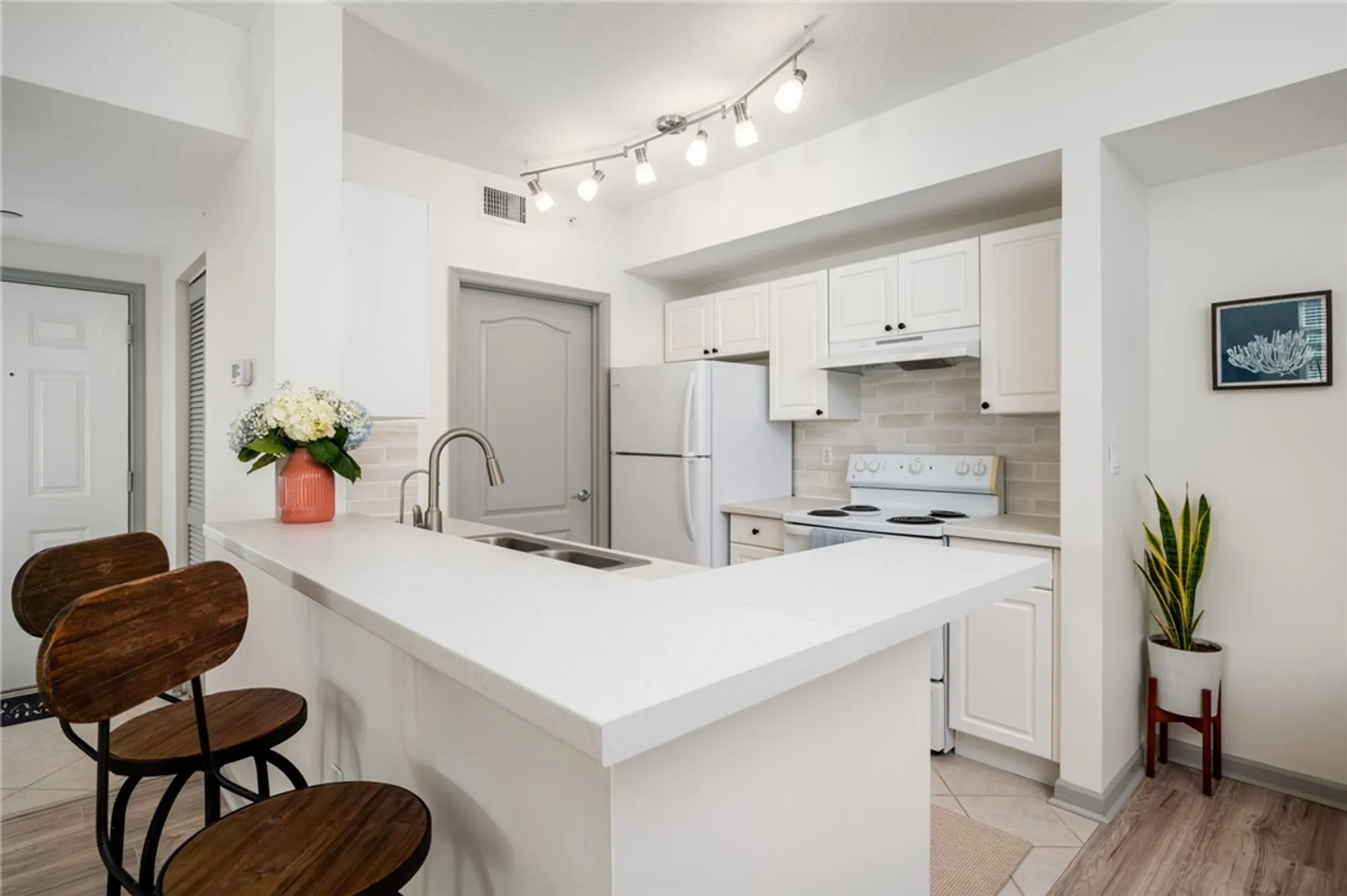 Property Slideshow image 9 of 35 | 5095 fairways cir apt i204, Vero Beach, FL, 32967