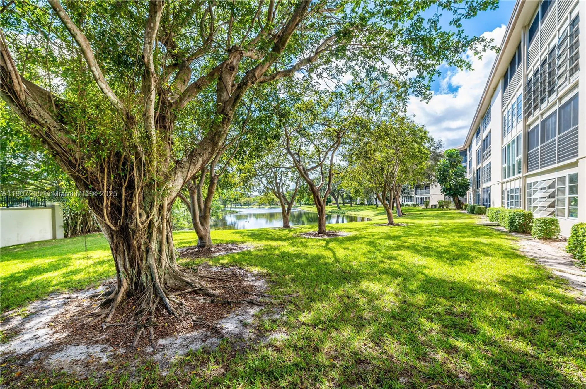 Property Slideshow image 32 of 46 | 2101 lucaya bnd apt c1, Coconut Creek, FL, 33066