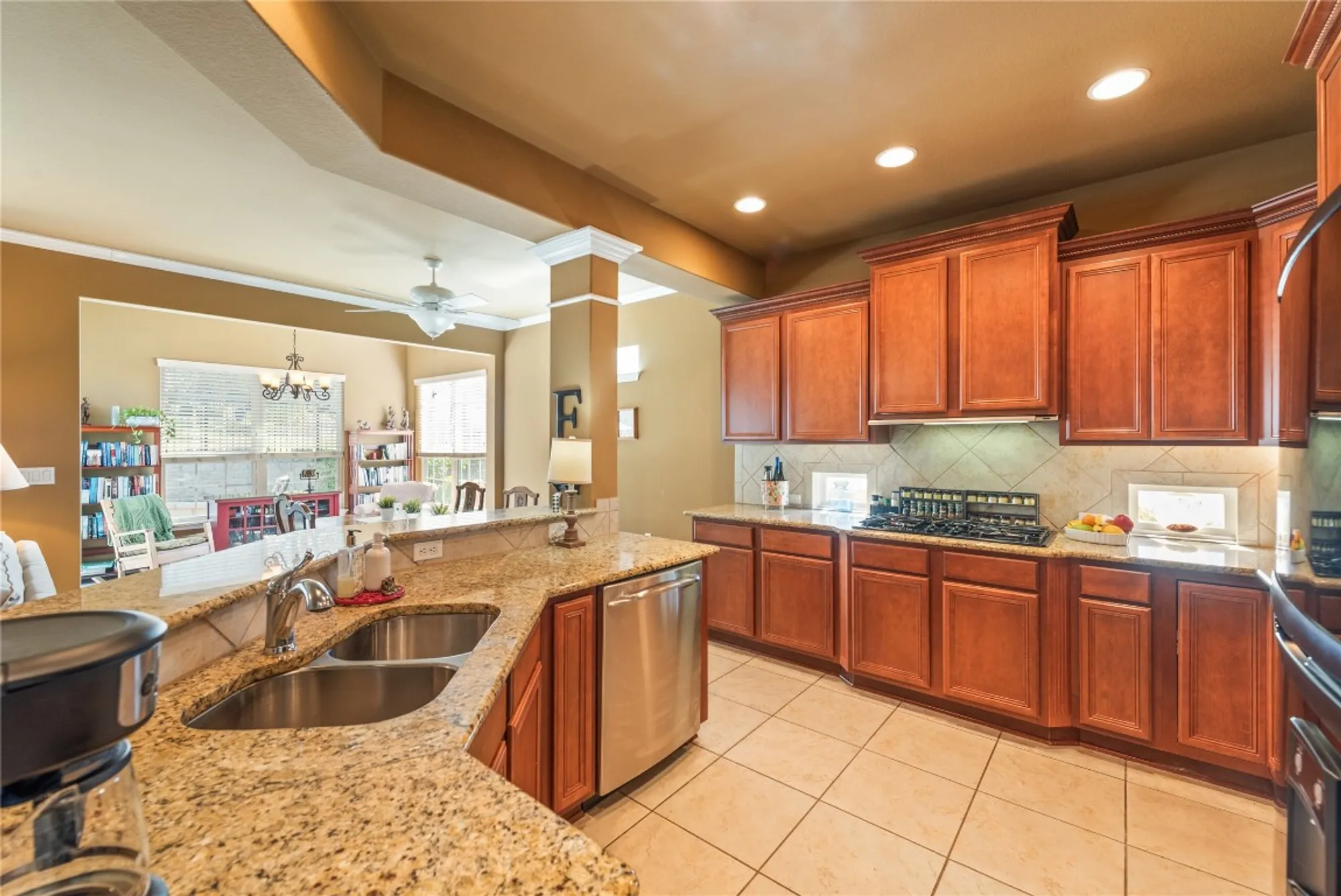 Property Slideshow image 14 of 29 | 202 fieldstone dr, Georgetown, TX, 78633
