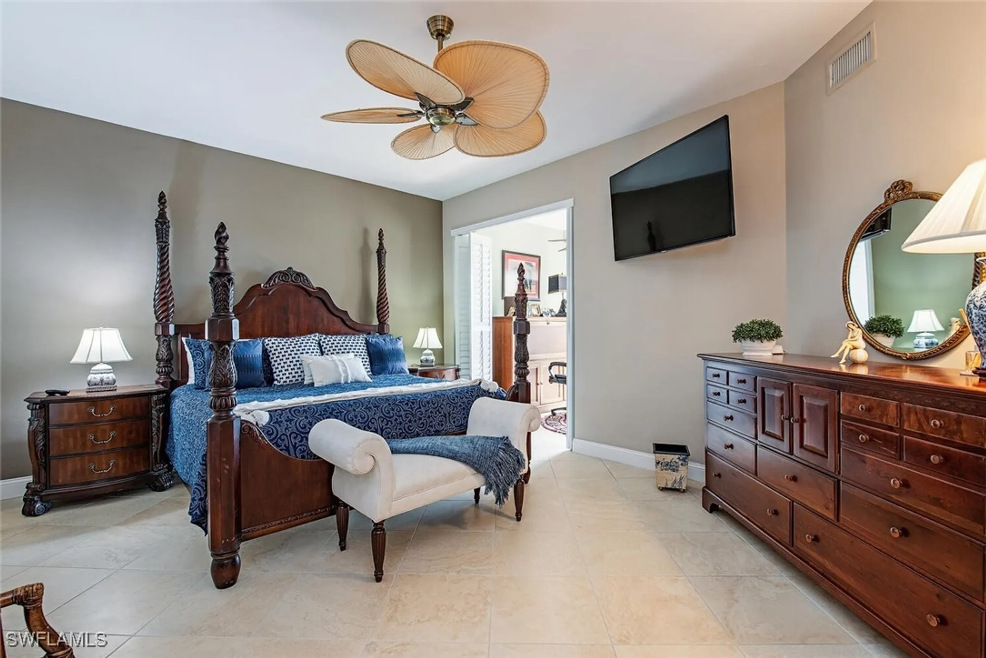 Property Slideshow image 12 of 13 | 7008 pelican bay blvd # h402, Naples, FL, 34108
