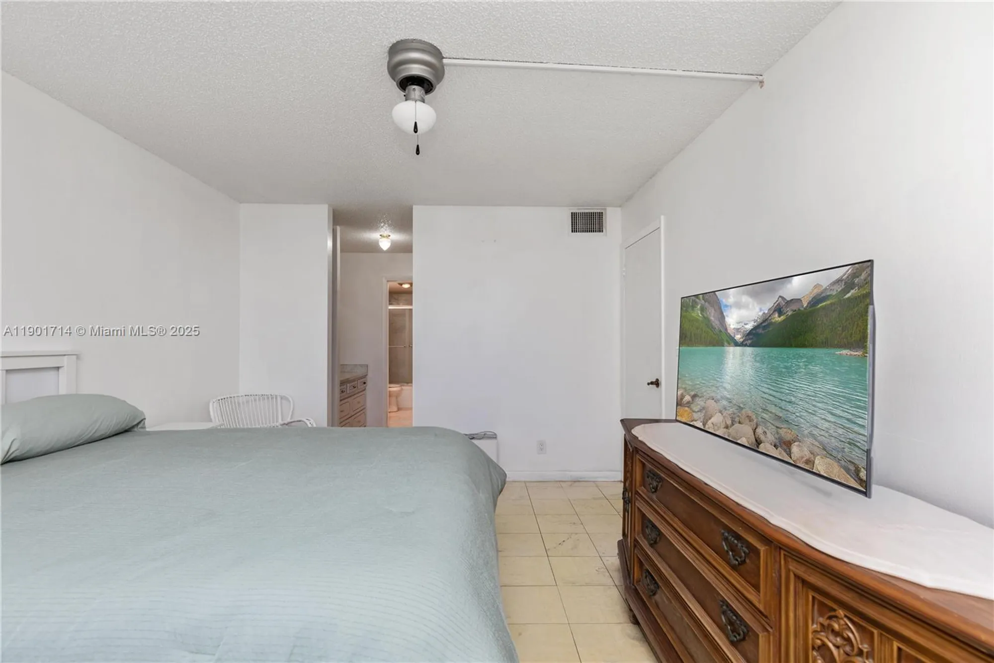 Property Slideshow image 12 of 24 | 8900 washington blvd apt 404, Pembroke Pines, FL, 33025